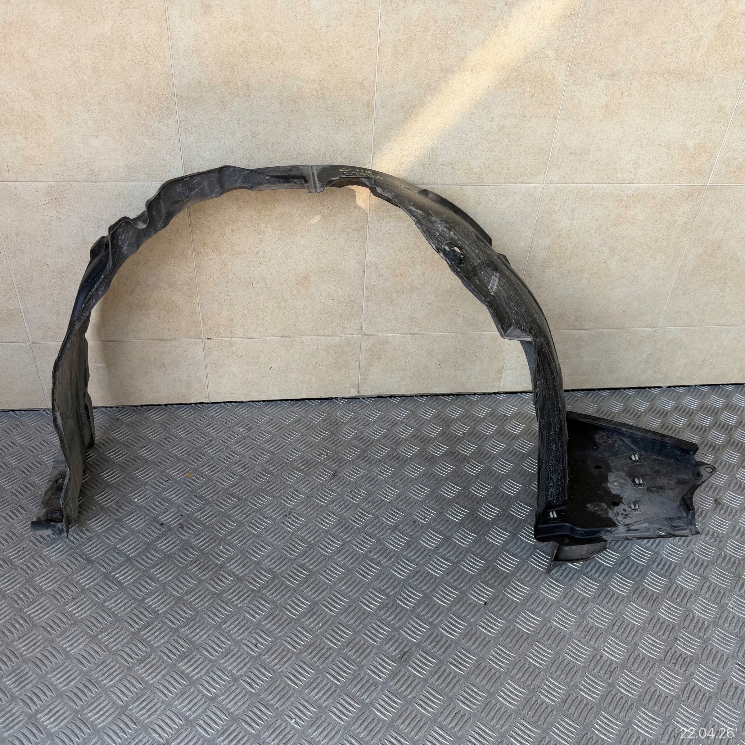 mudguard front left TOYOTA C-HR CHR II 2024 ROK