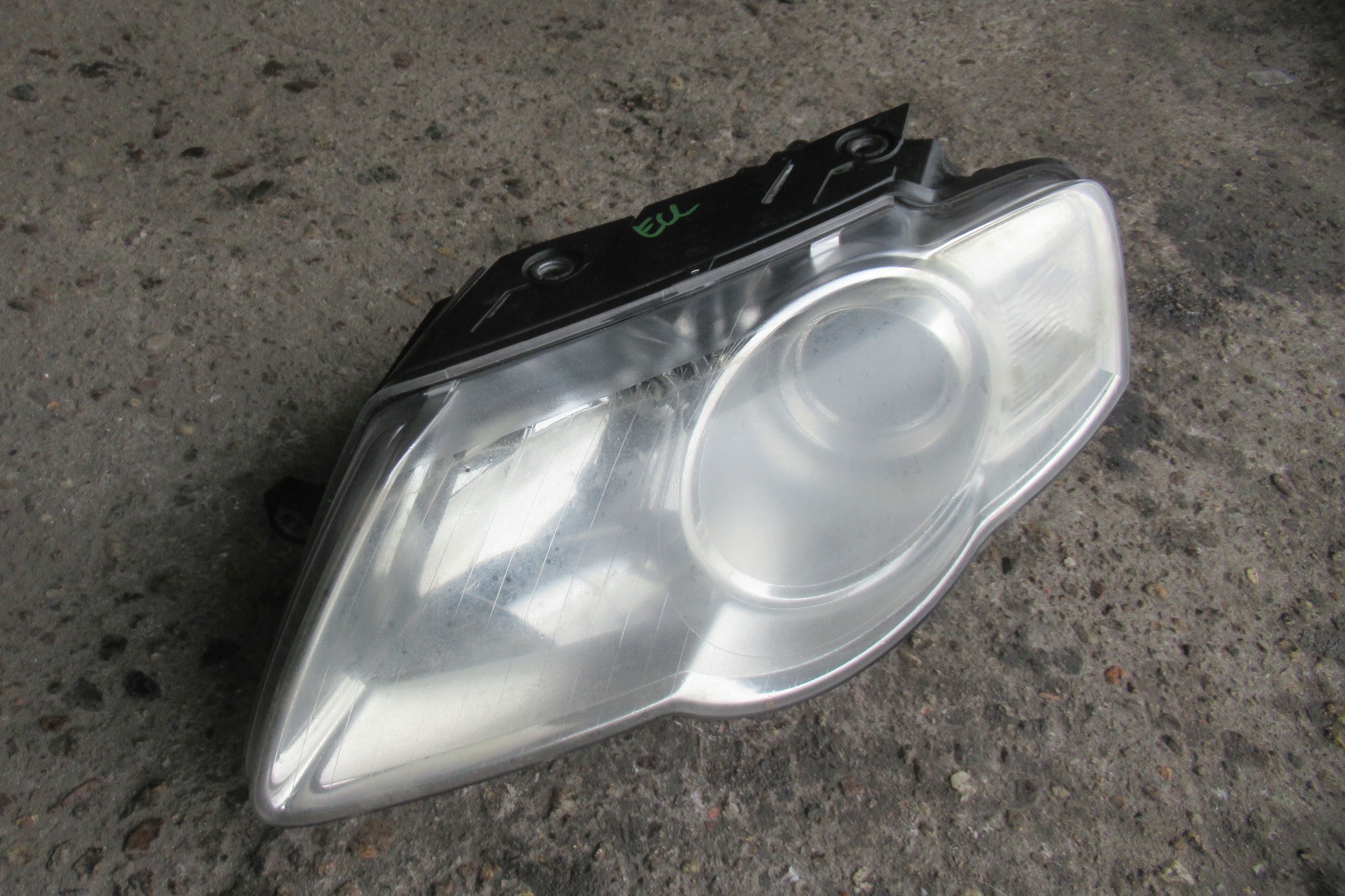 VW PASSAT B6 KOMBI 2.0 TDI 06R light left front 3C0941005Q