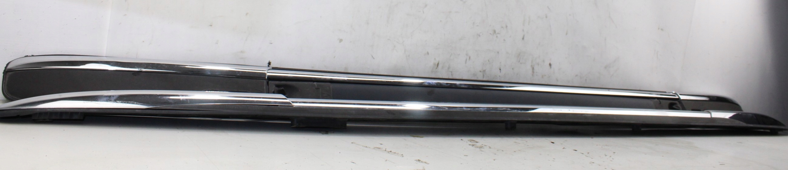 CHRYSLER PACIFICA 17- RELINGI POPRZECZKI CHROMOWE Typ samochodu 4x4/SUV Samochody osobowe