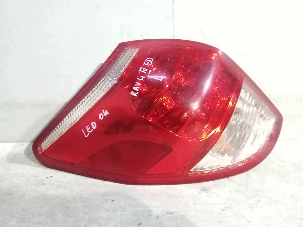 Toyota Rav4 III 3 light left rear part rear