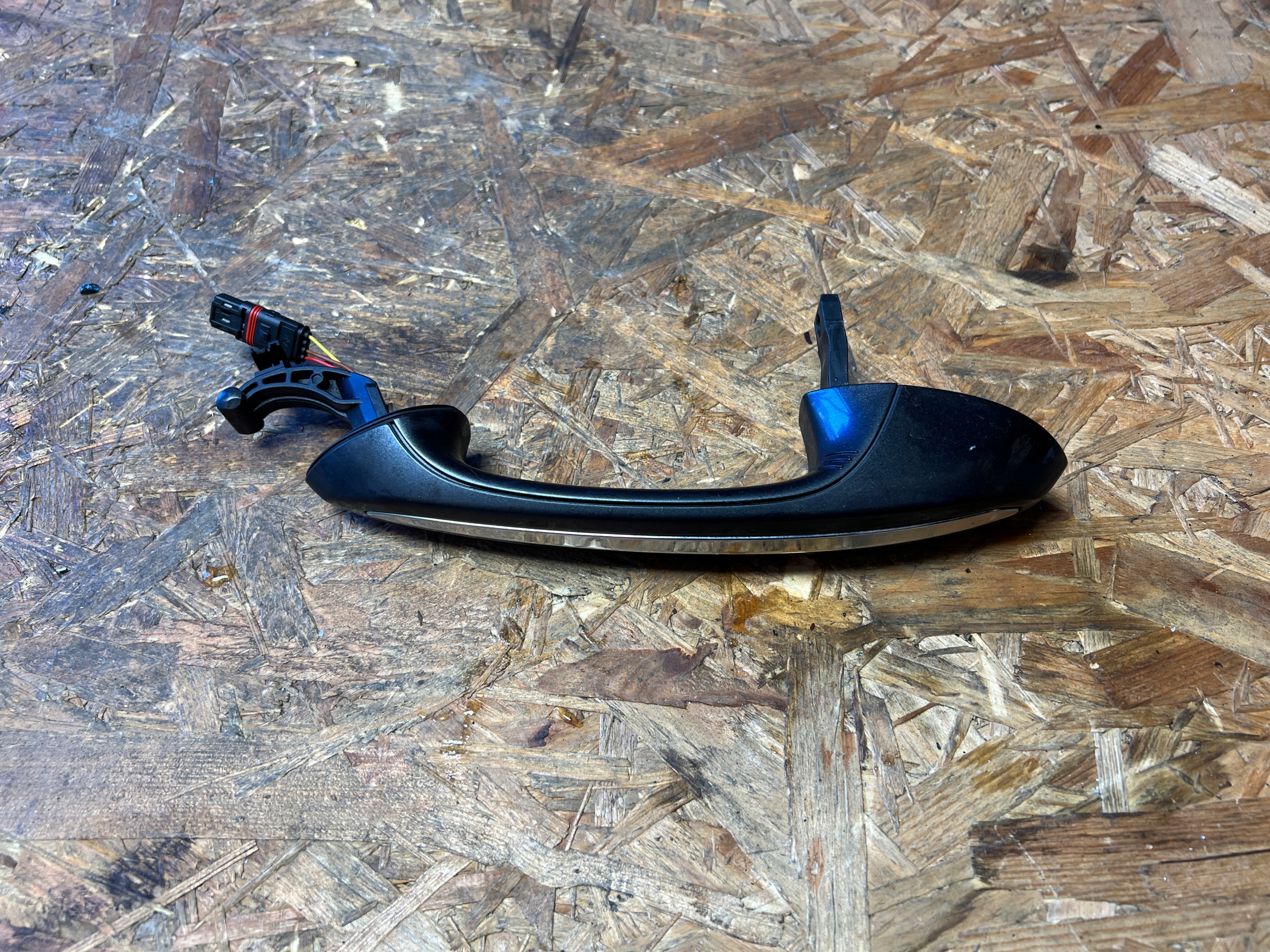 BMW G30 G31 ручка двери левая KEYLESS 7443067