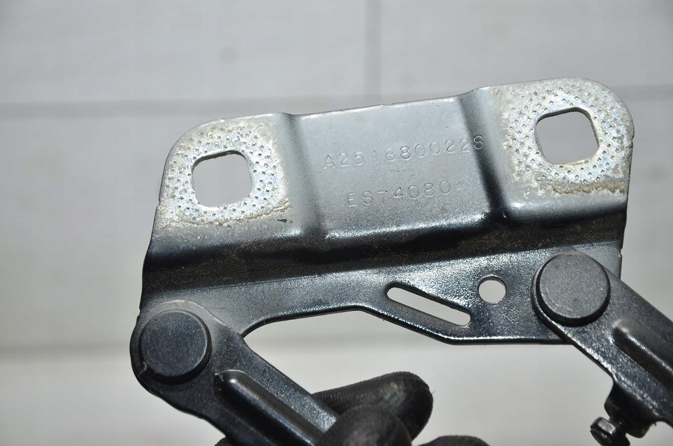 hinge bonnets left Mercedes R-klasa W251