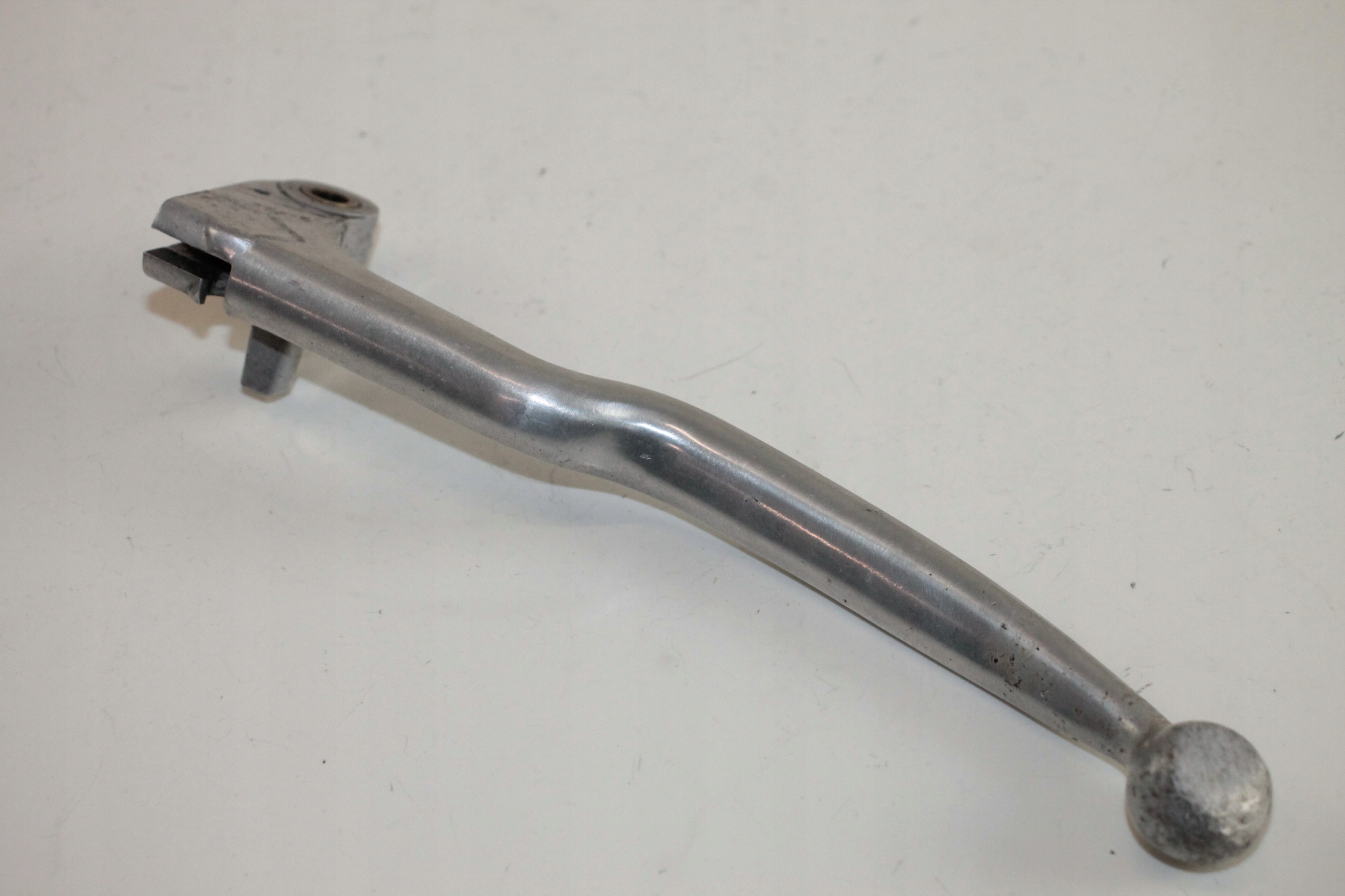 YAMAHA R6 RJ01 RJ03 98-02 КЛЯМКА ЗЧЕПЛЕННЯ ЛІВА ВАЖІЛЬ 