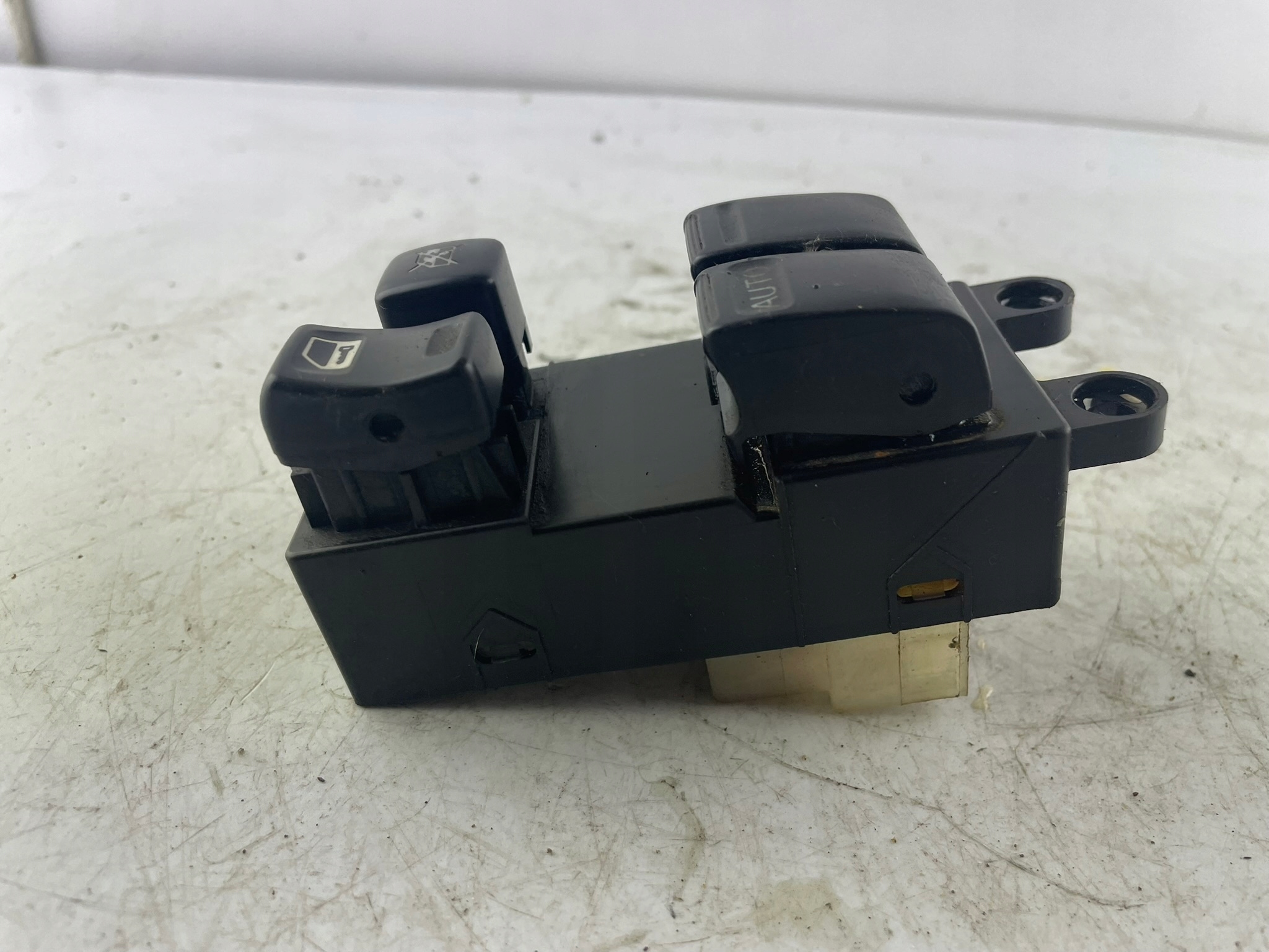 window control switch 25750 Nissan Almera II N16 left front