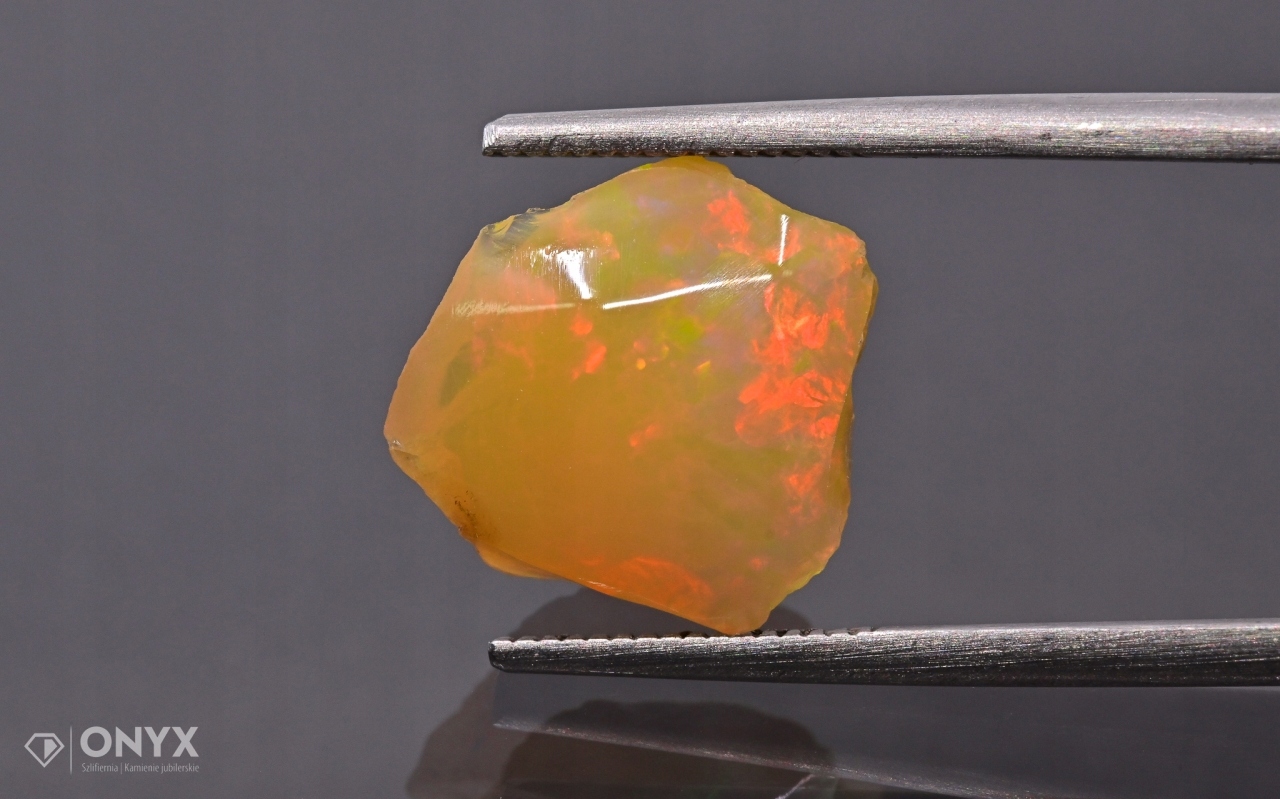 Opal z Etiopie hrudka 12x11,5 mm