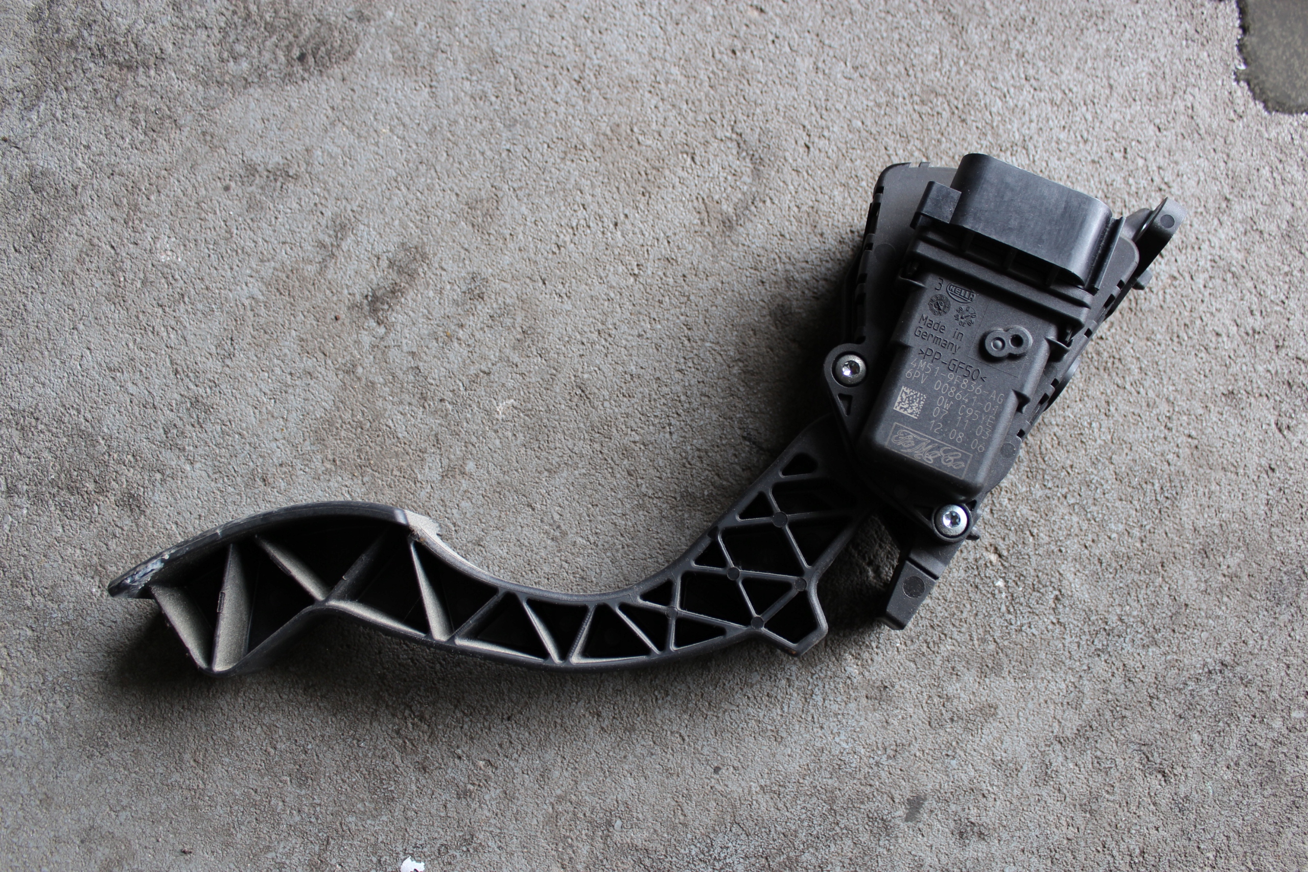 4M51-9F836-AG - VOLVO V50 S40 04-.. 2.0 D ПЕДАЛЬ ГАЗА ПОТЕНЦИОМЕТРА