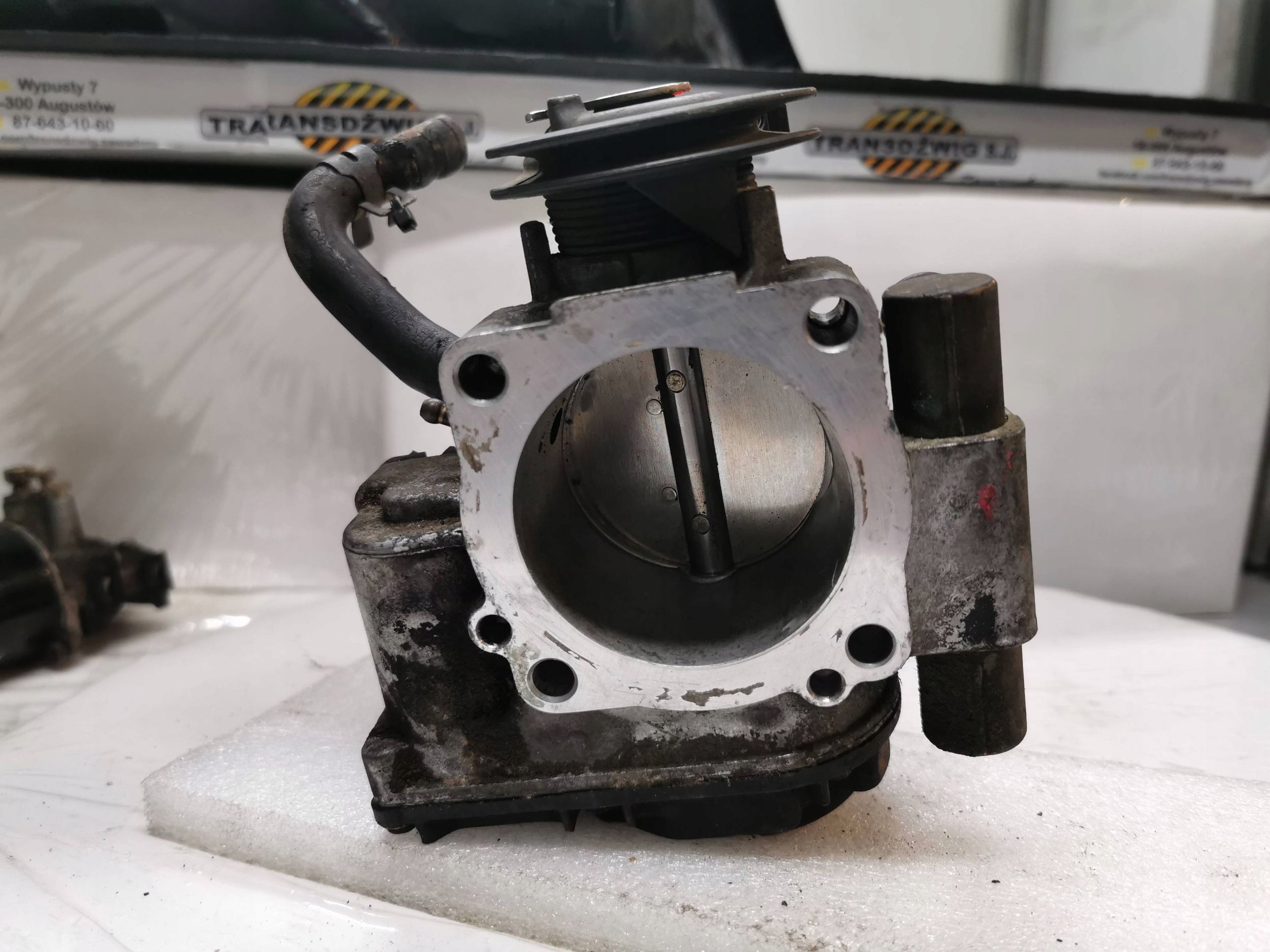 Audi A4 B5 96 r 1.6 ДРОССЕЛЬНАЯ ЗАСЛОНКА