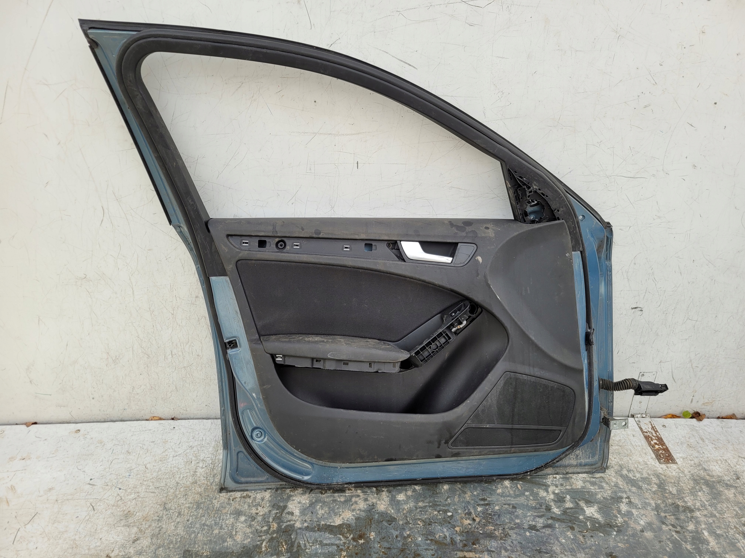 Audi A4 B8 sedan 8K 07- door left front front