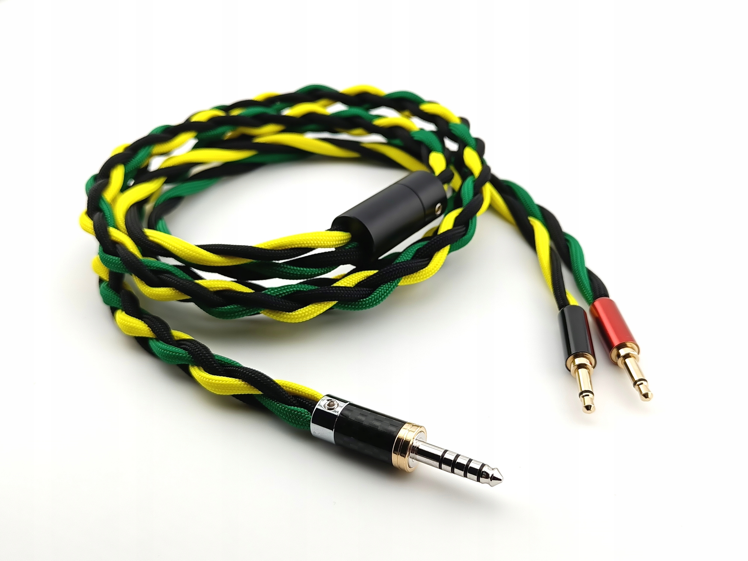 Ručně vyrobený vyvážený kabel Monoprice Monolith M1070 konektor 4,4 mm