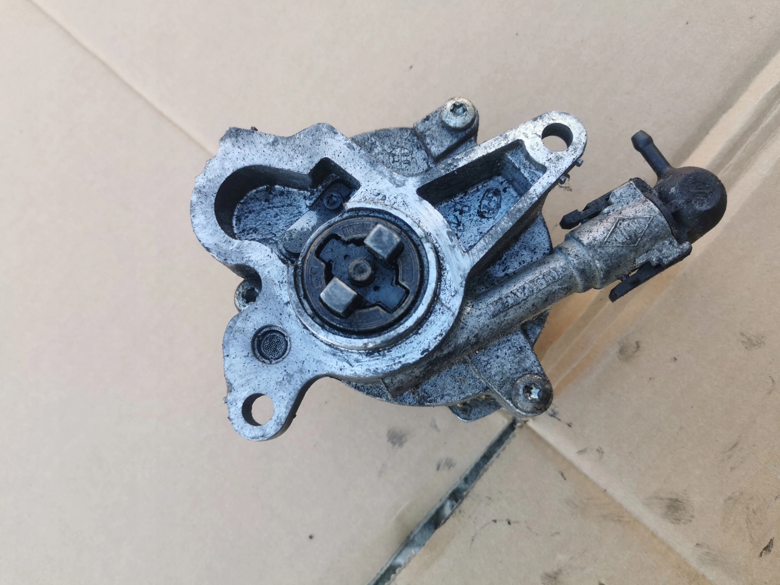 RENAULT LAGUNA III 08r 2.0 DCI Pompa VACUM 8200796080