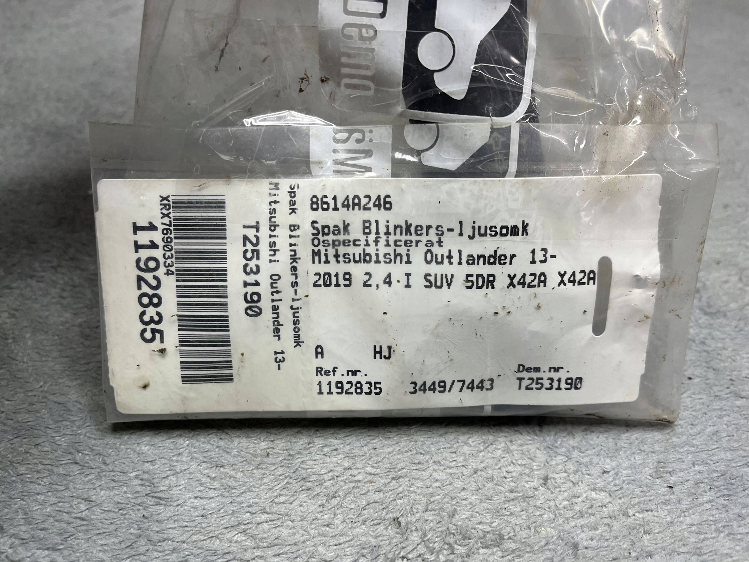 commodo indicateurs de direction Mitsubishi Outlander 8614A246
