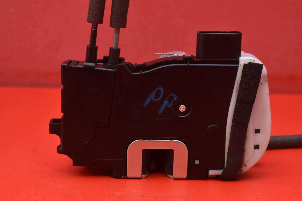lock door right front front EU 81320-2Y000 HYUNDAI IX35 1 and 09-13
