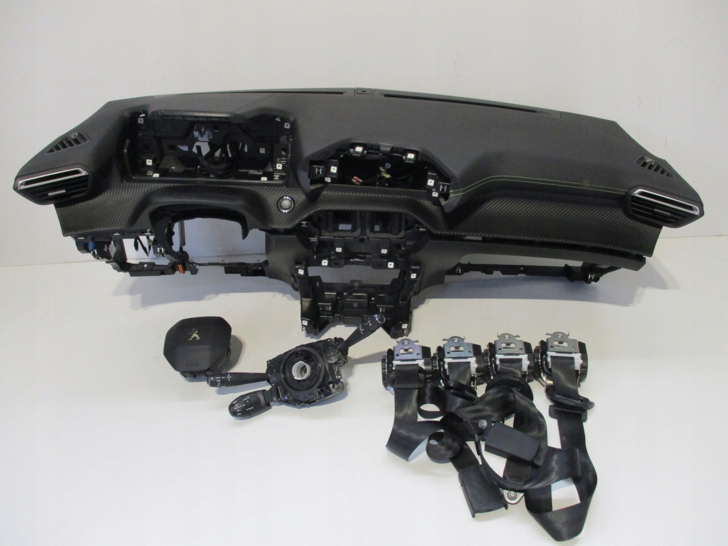 console dashboard PEUGEOT 2008 II GT CARBON