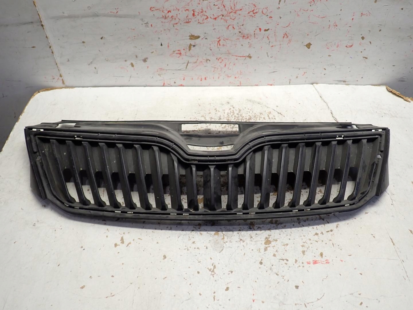 Grill SKODA RAPID 2012- 5JA853668