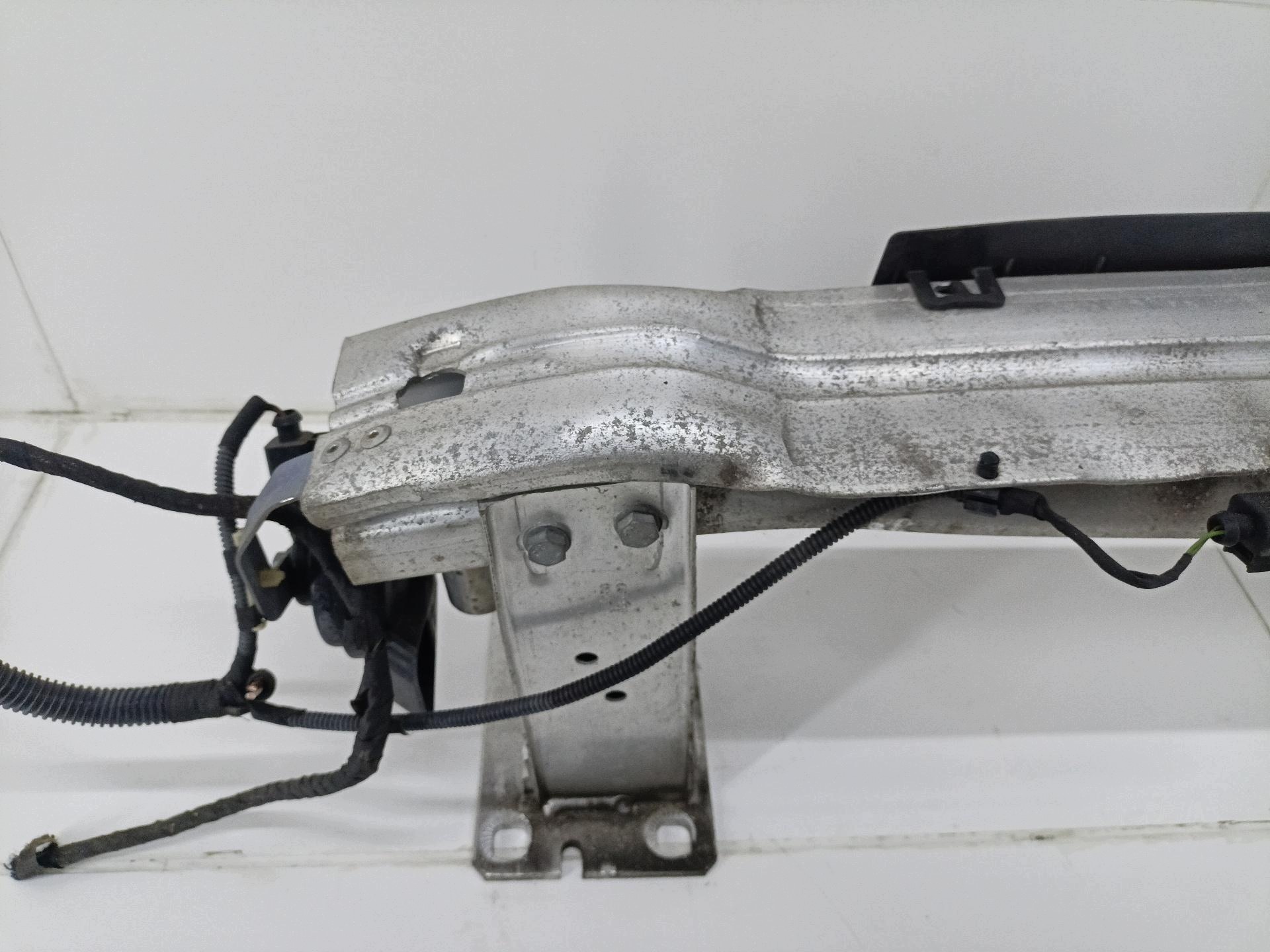 sider pillar of a bumper front Audi A5 8T 2010 8K0807113