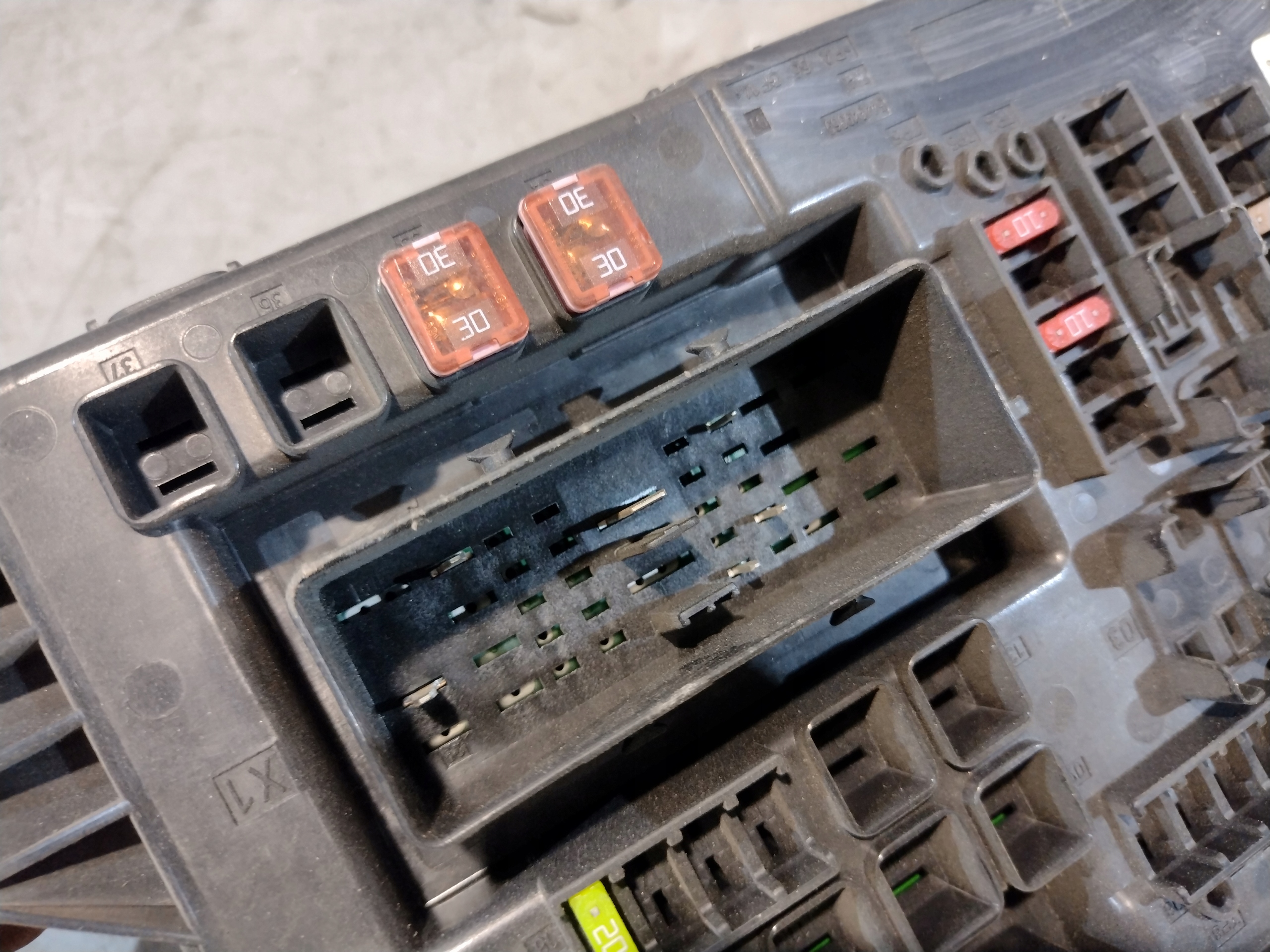 Module fusibles Opel Insignia A 13277321 02 NE