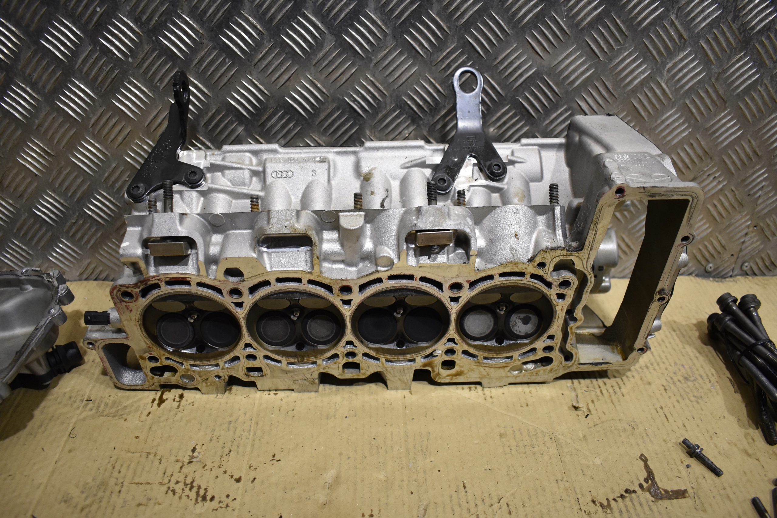 ГОЛОВКА ГБЦ Двигателя правая 1 - 4 Audi RS6 RS7 C7