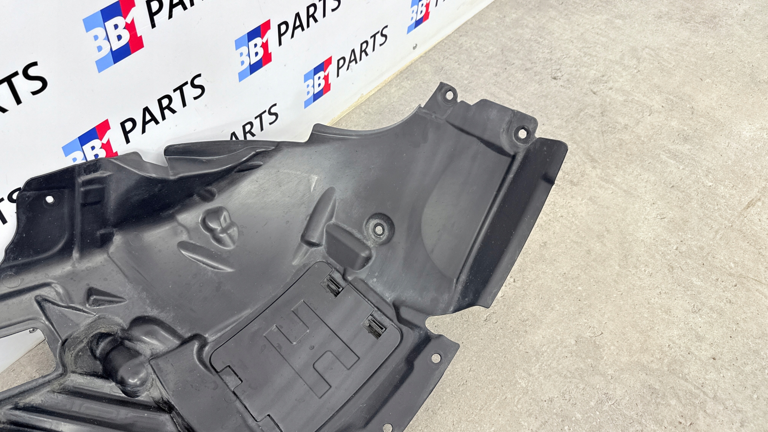 BMW F32 F33 F36 mudguard right front front 7260730