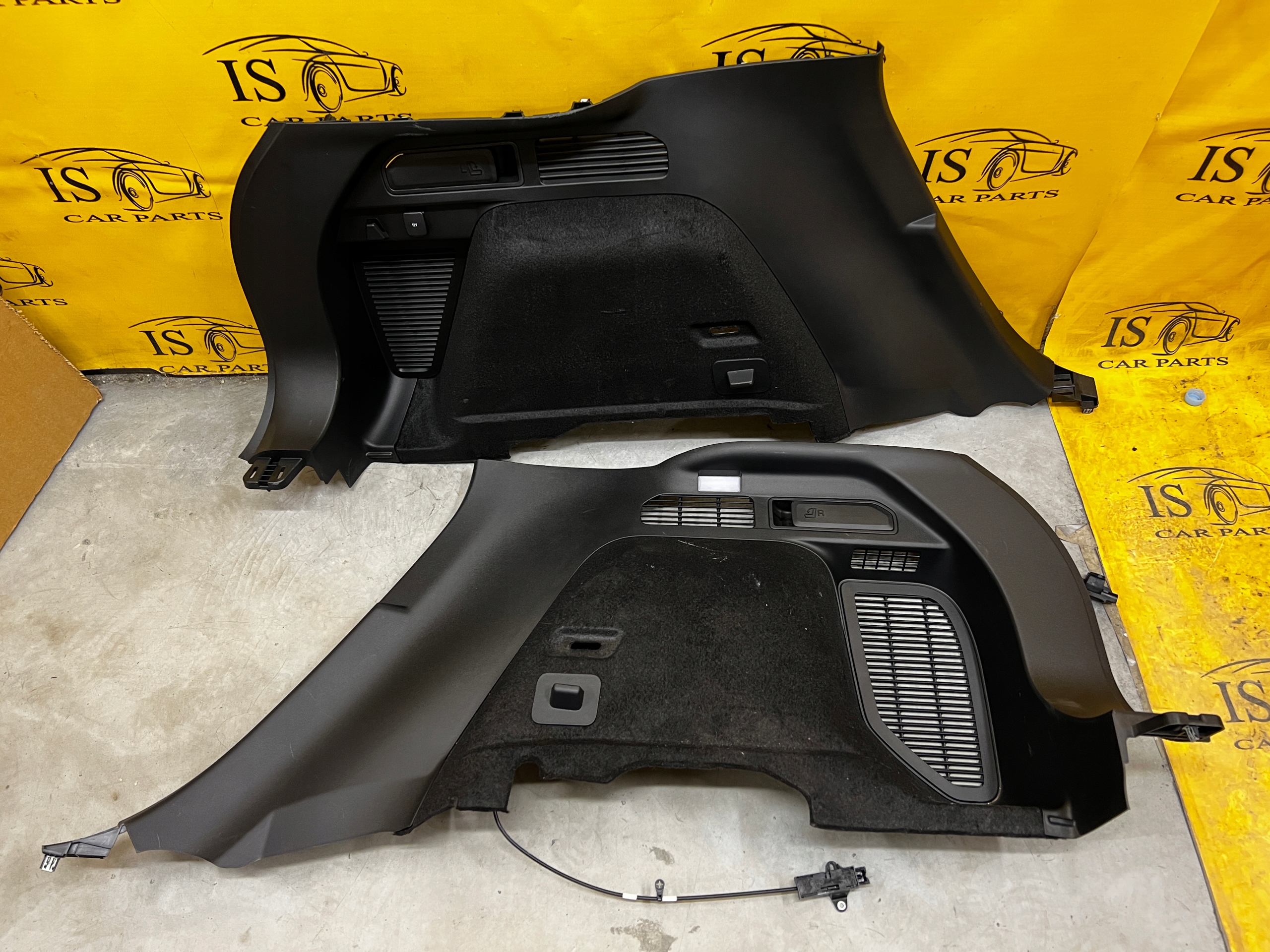 LV4BB3S31O12N3ZHE - ПРАВЫЙ БЕКОН БАГАЖНИКА FORD KUGA VIGNALE MK 3