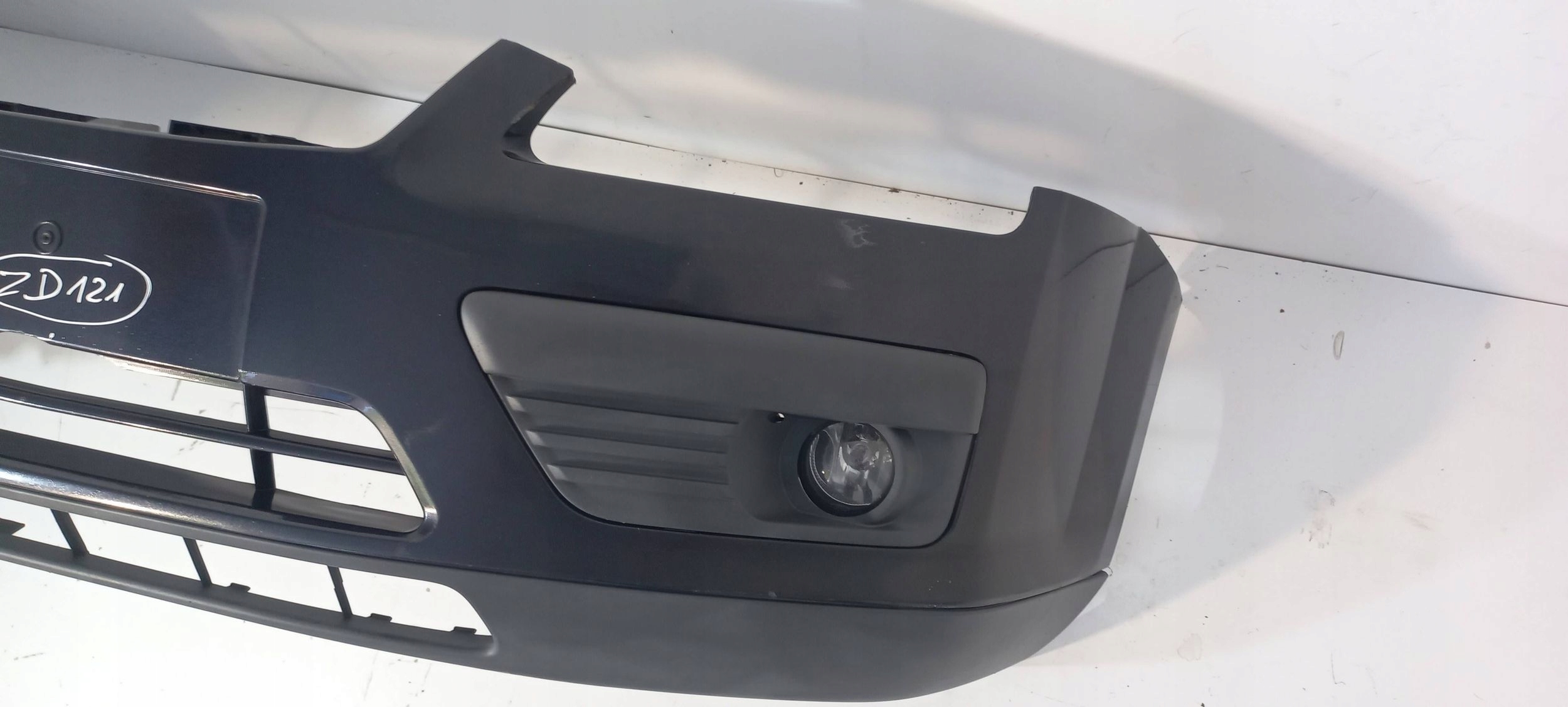 Ford Focus MK2 Frontstoßstange 4M5117C749A (ZD121)