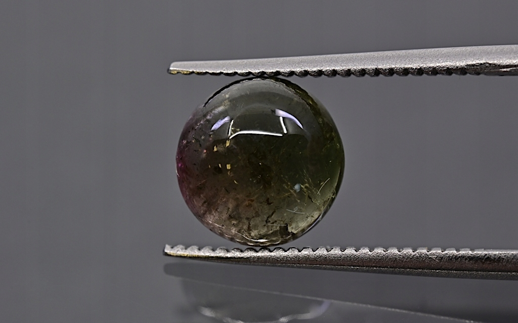 Turmalín kulatý kabošon fi 7,5 mm