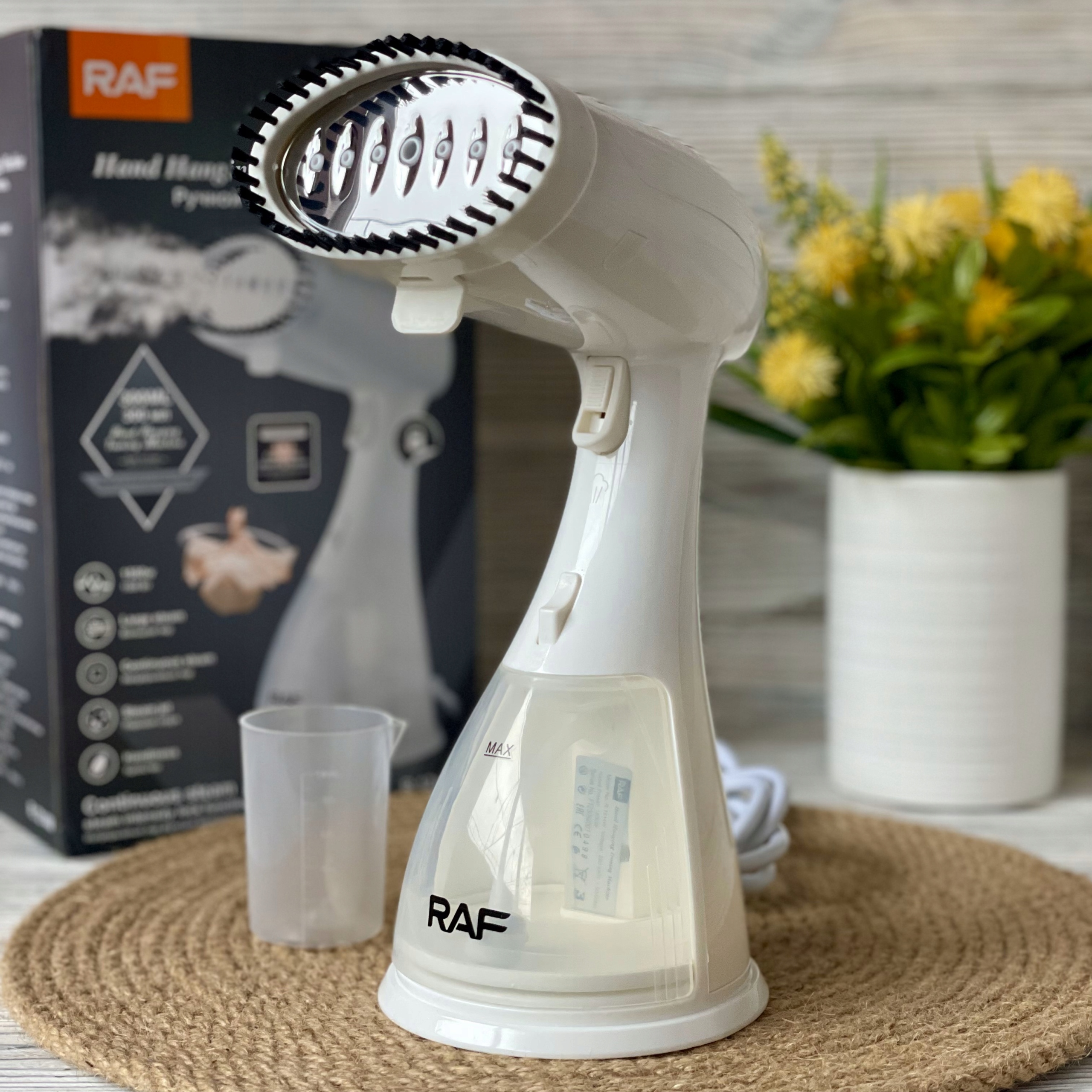 Steamer do ubrań RAF R1214W Model R1214W