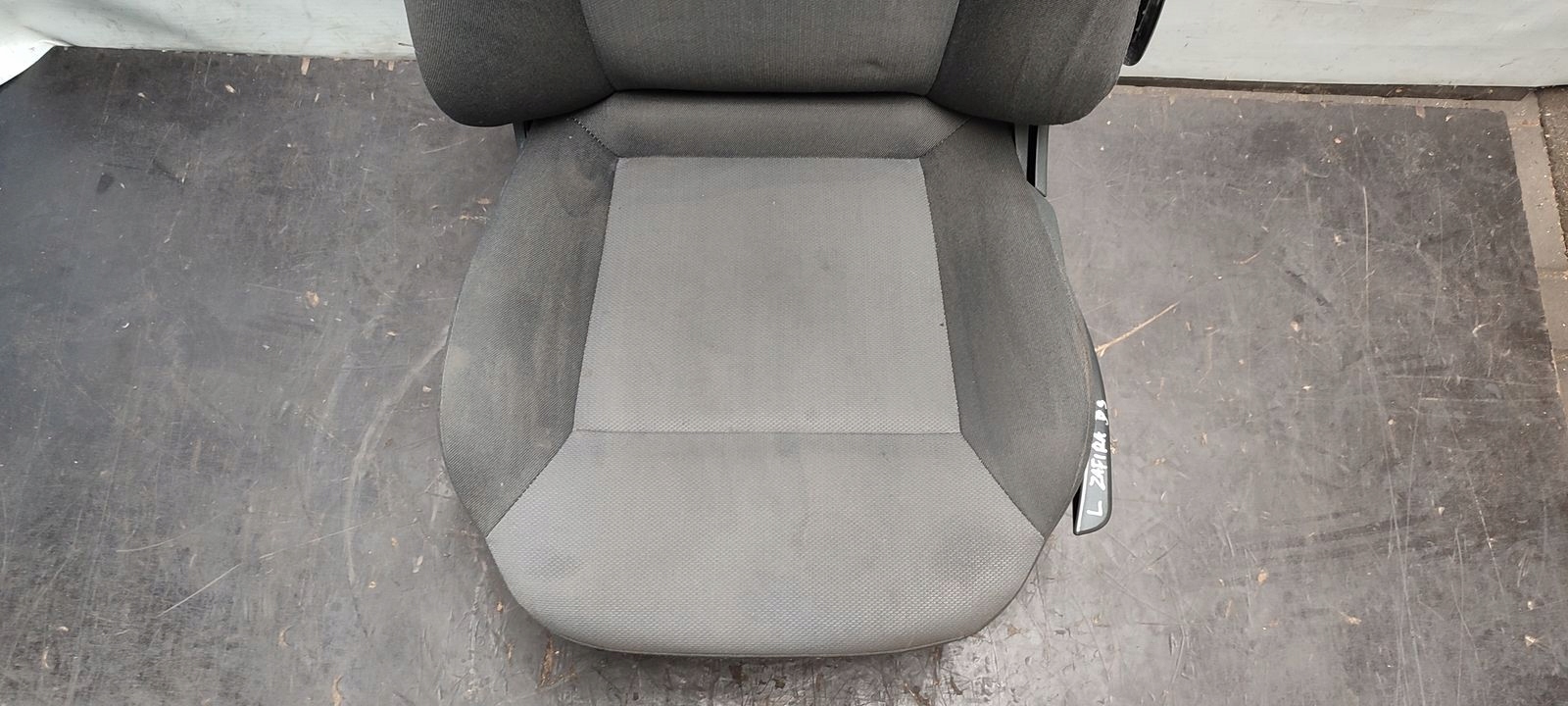 seat front left driver´s Opel Zafira B 1,9 CDTI