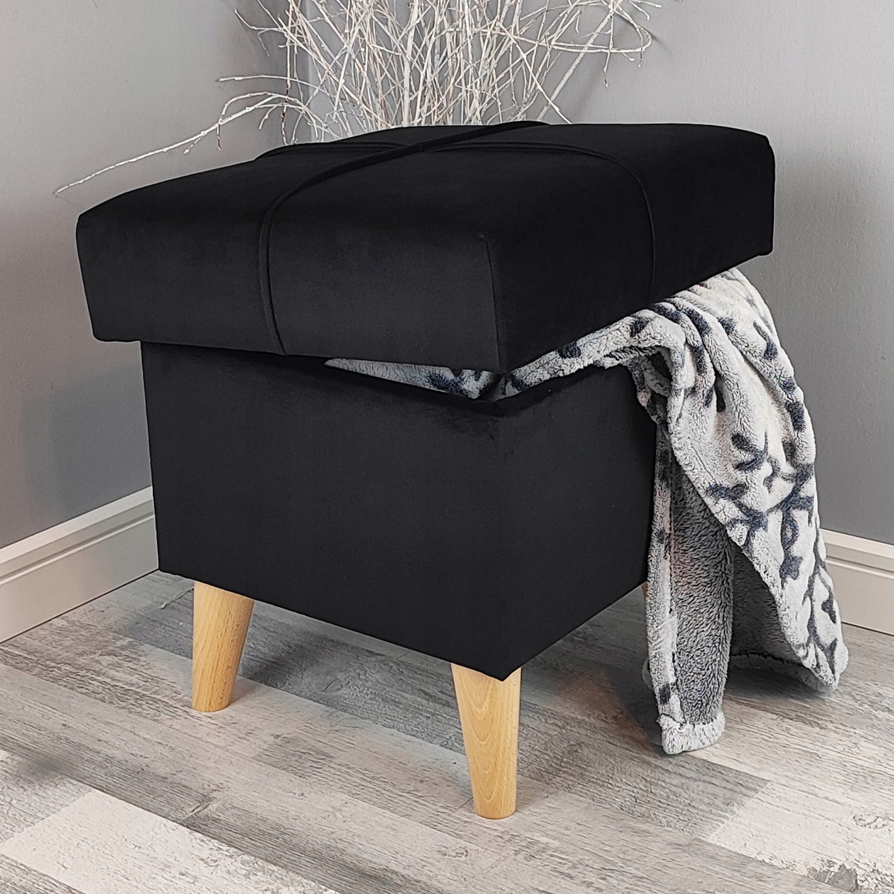 Taburet S Úložným Prostorem A Otevírací Podnožkou Černá Hluboká Černá