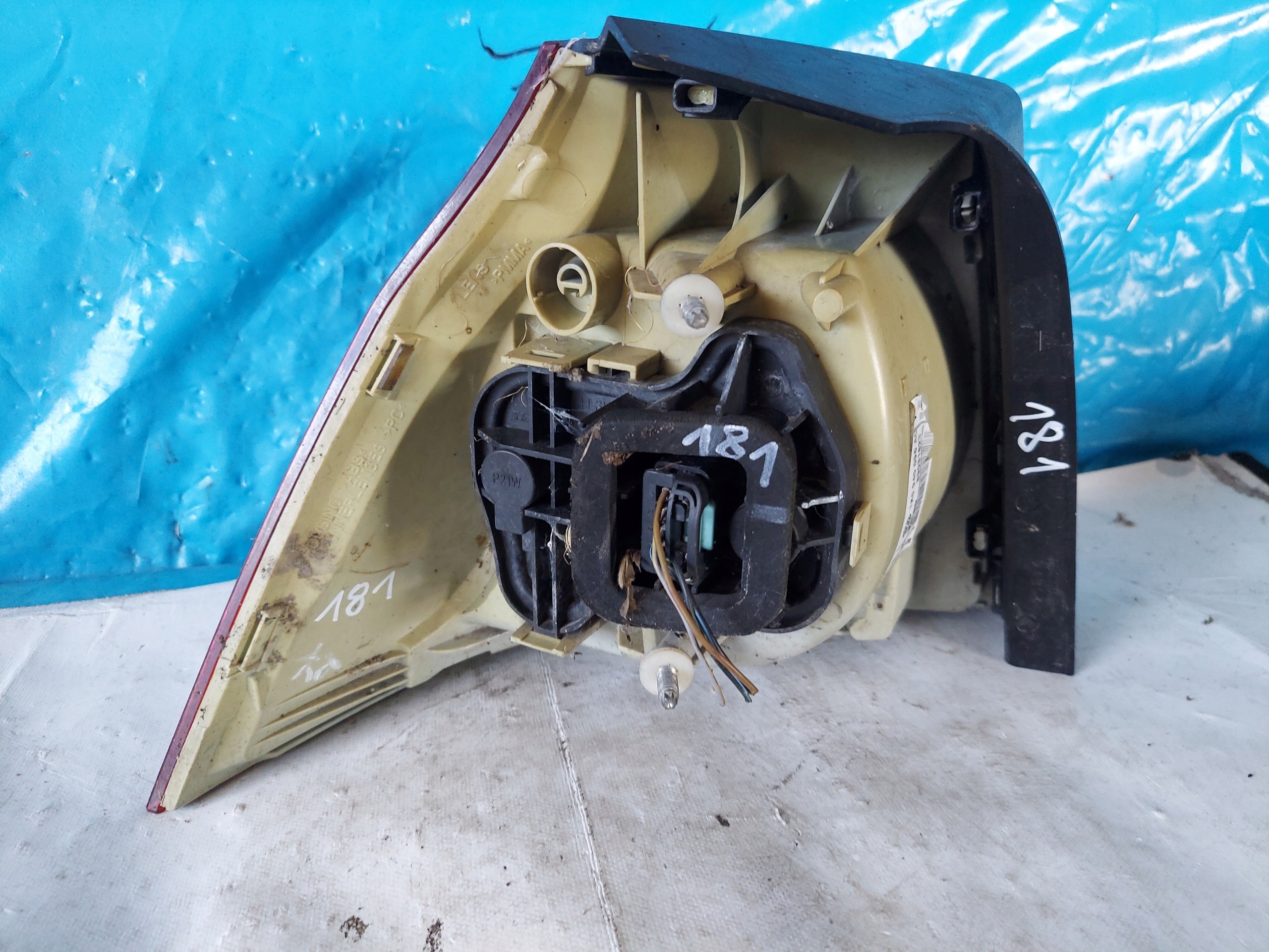 light GOLF V HB 1K6945096 right rear part