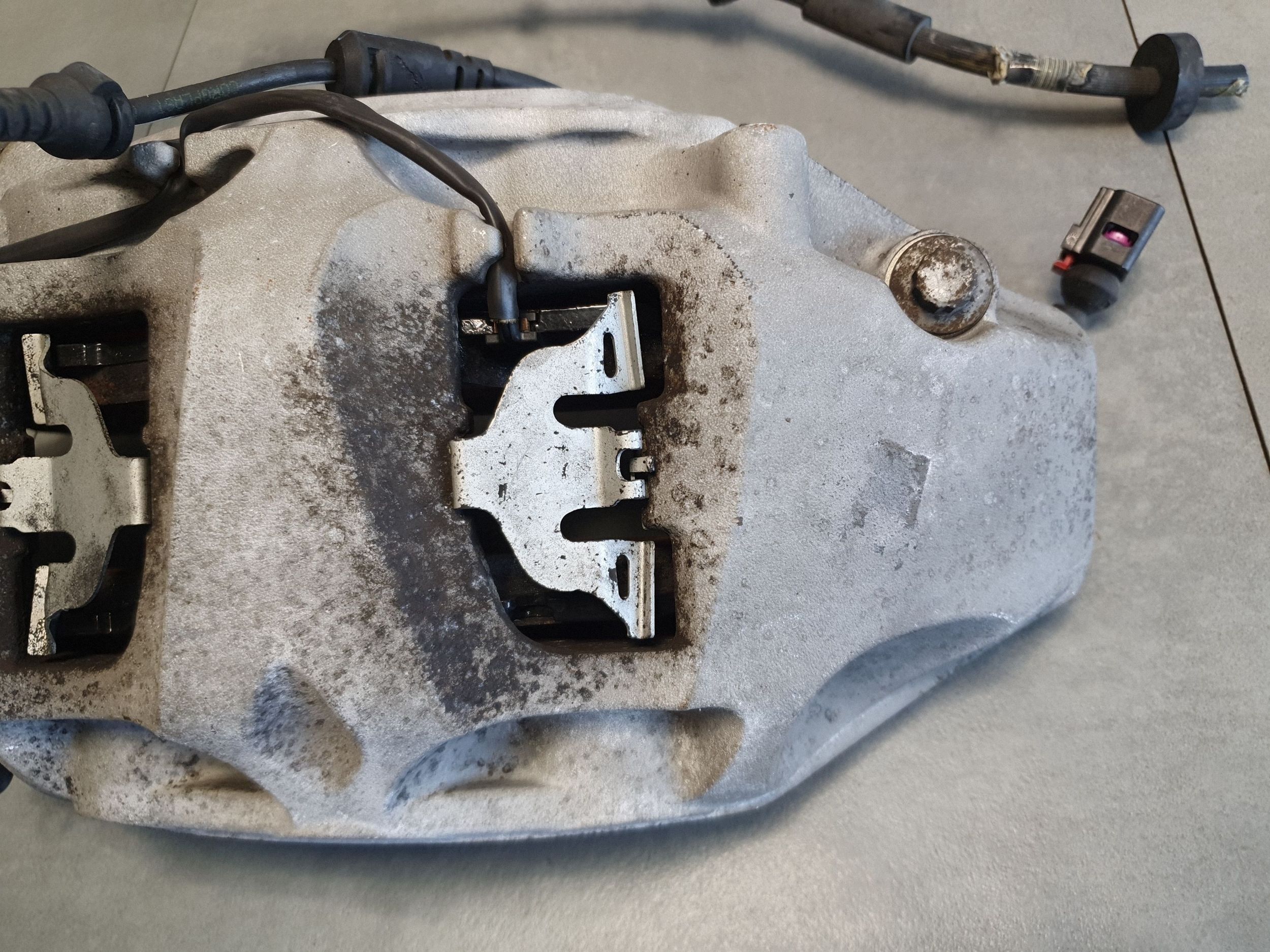 Audi Q7 4M caliper brake left front front 4M0615105AS