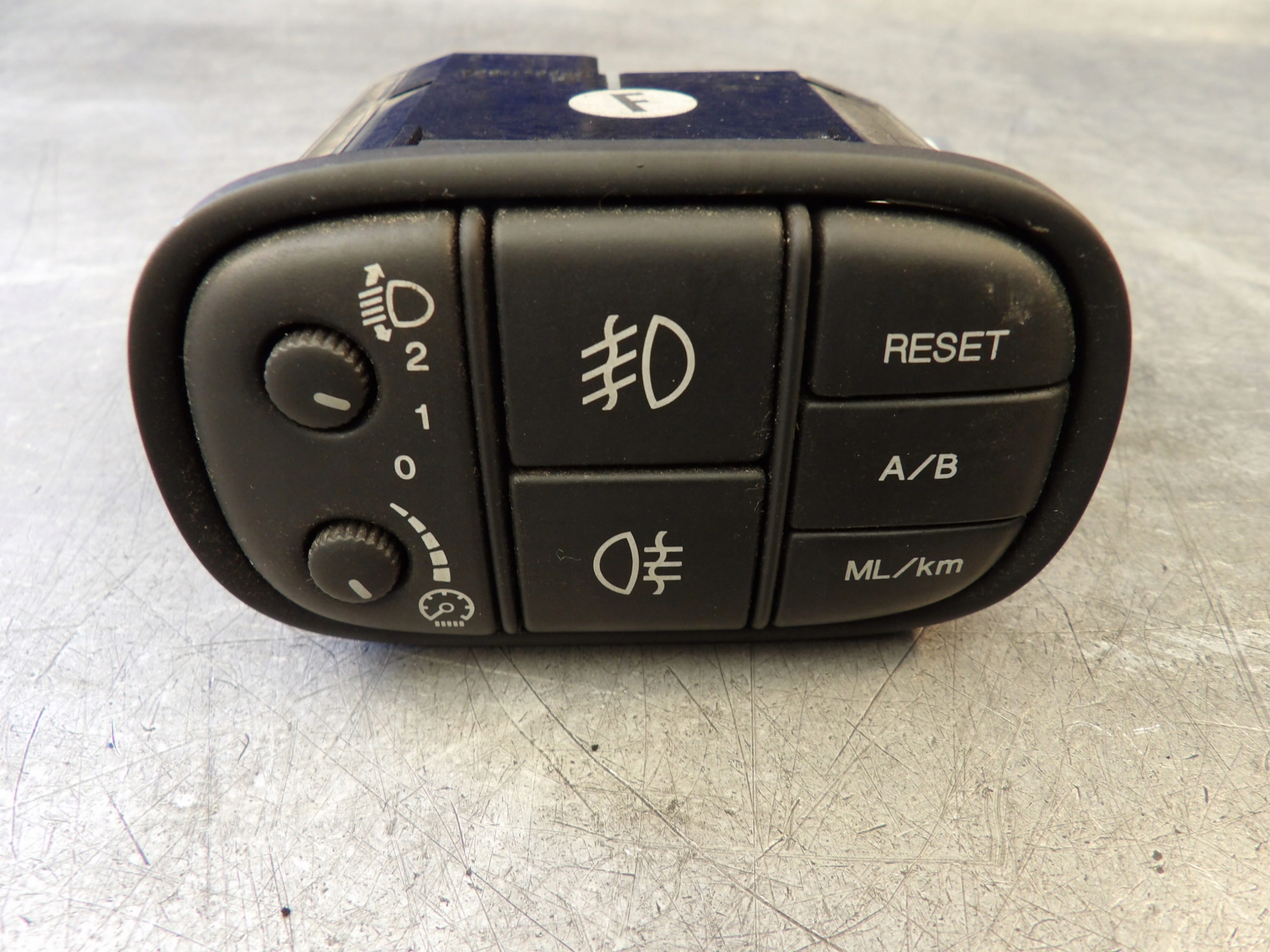 switch przeciwmgiel. Jaguar S-TYPE 2R83-11654