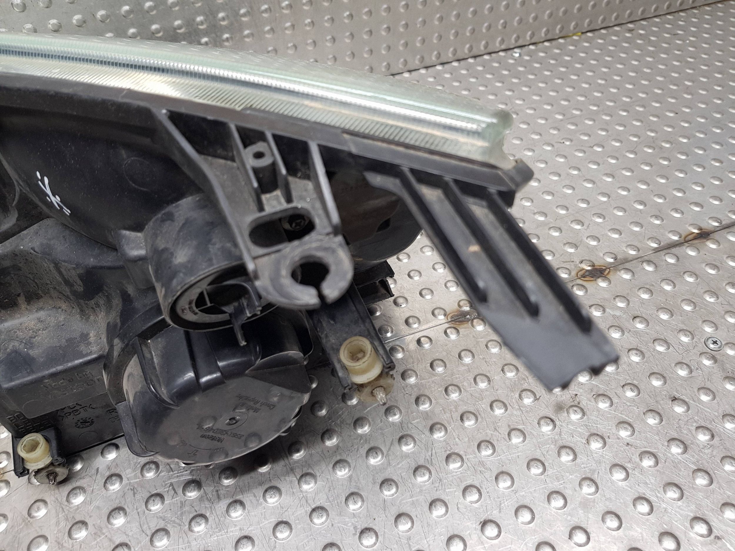 light REFLEKTOR right front 2S6X-13W029AJ FORD FIESTA MK6 2002-2006