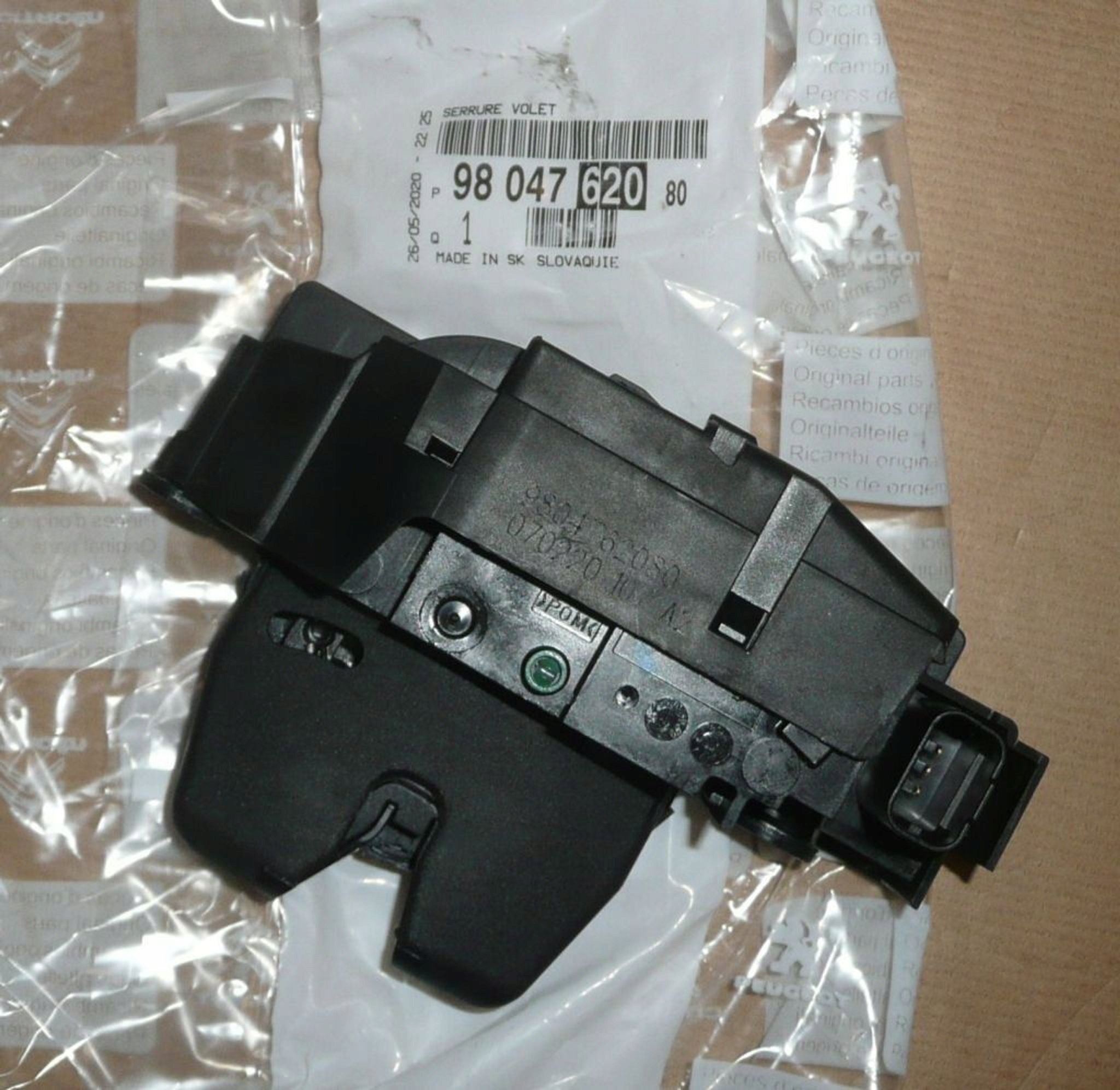 Zámek Zavazadlového Prostoru P 308,3008 9804762080