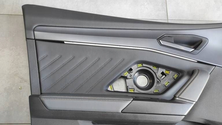 Cupra Formentor side door ley front upholstery ambiente 5FG867011P