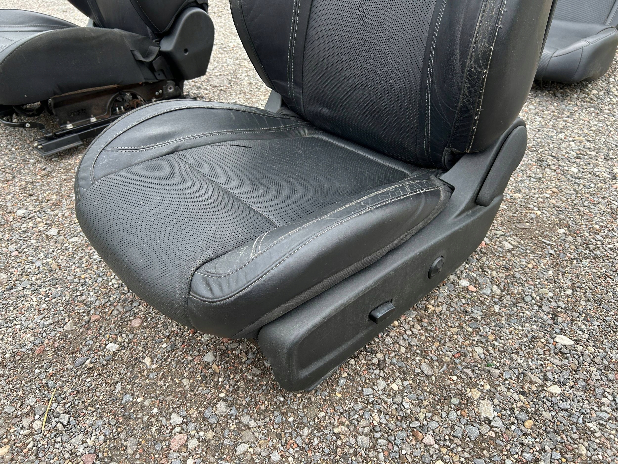 seats inner leather Dodge Challenger 2015