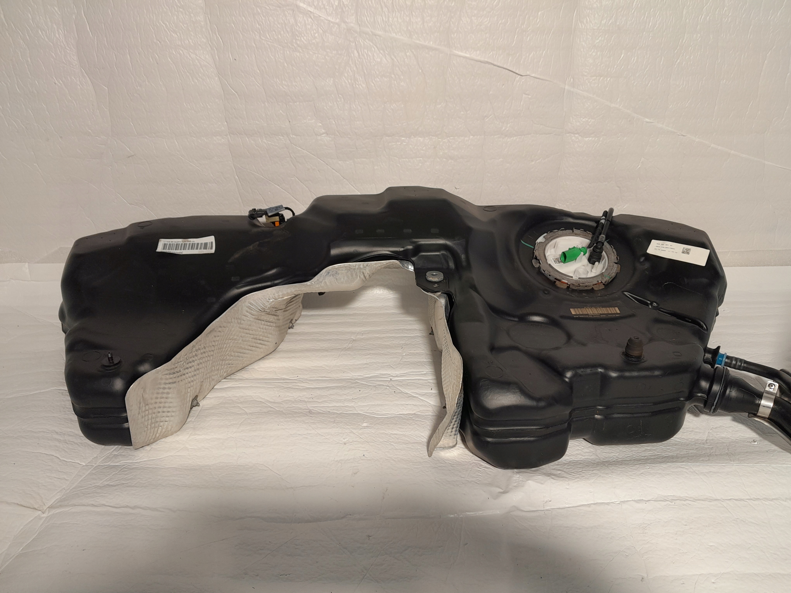 AUDI A4 B9 LIFT tank 8W0201021GC