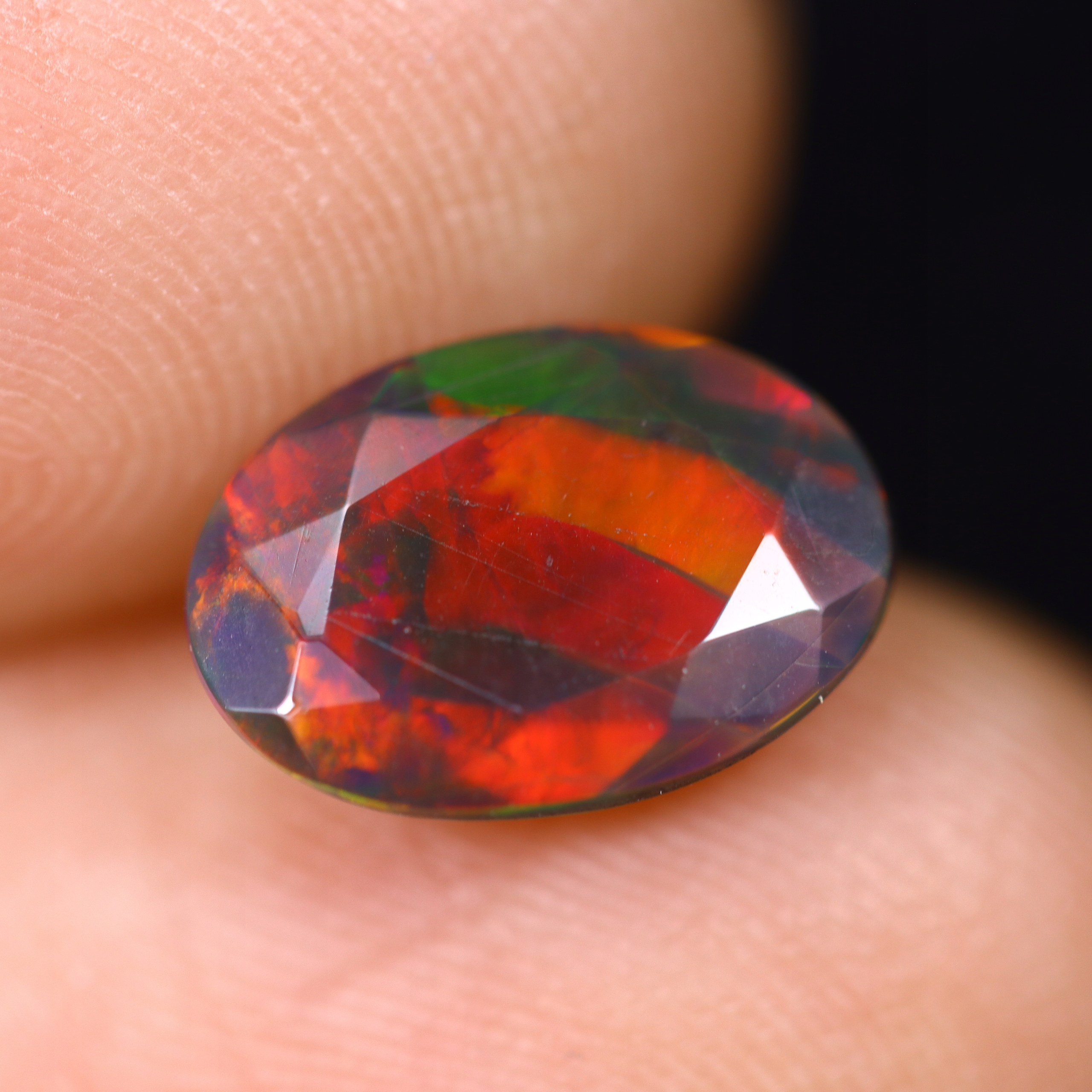 Přírodní opál černý 1.40 ct Ovál Etiopie certifikát Wbd