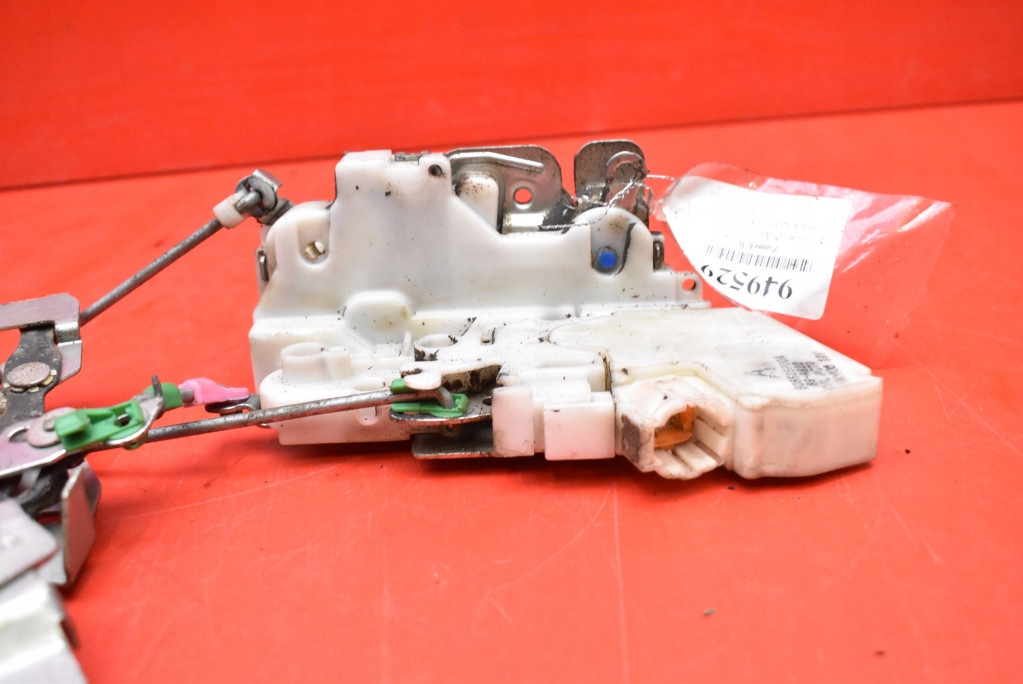 lock door left rear part rear 805525P00A NISSAN NAVARA NP300 98-06
