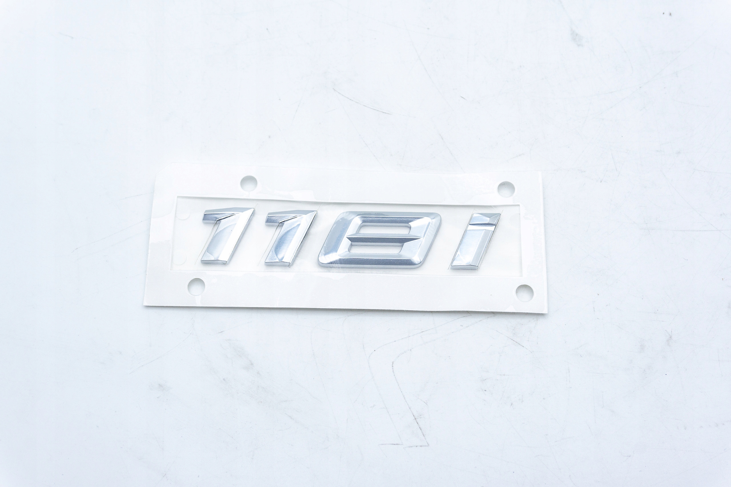 Emblém s nápisom 118i Bmw F40
