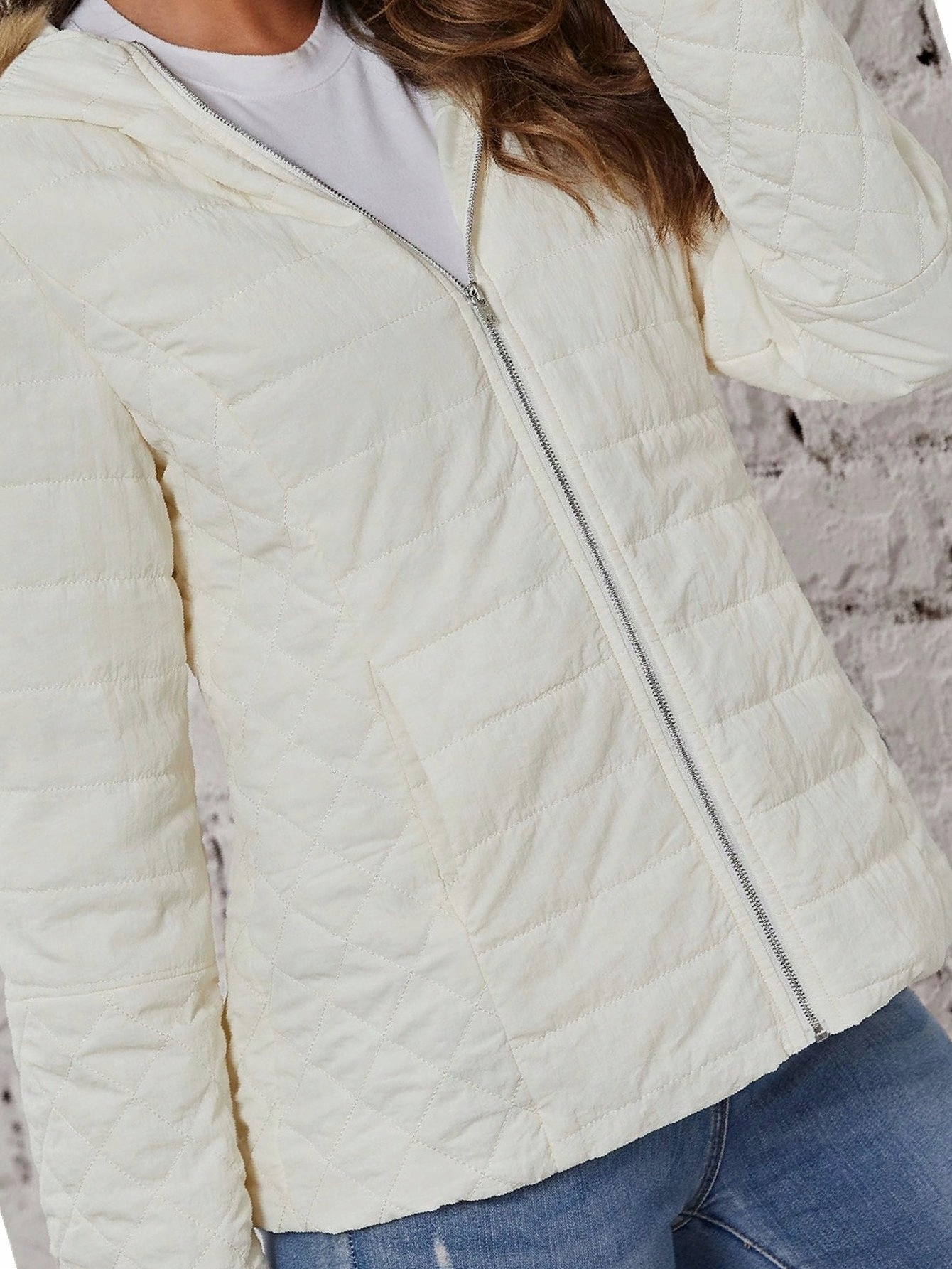 Krémová prošívaná bunda s kožešinovou kapucí Casual, velikost 40