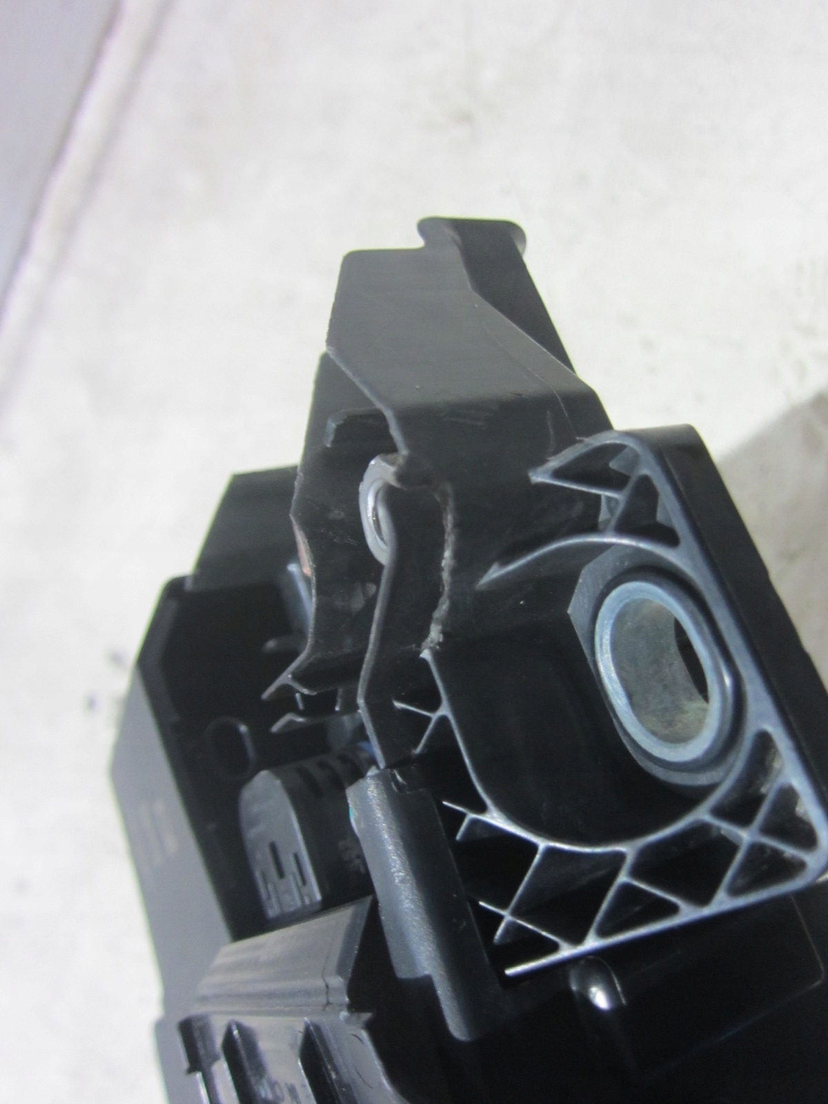 VOLVO XC40 Stromverteiler mit Sicherung XC 40 AKUMULATORA modul Relais 31473877