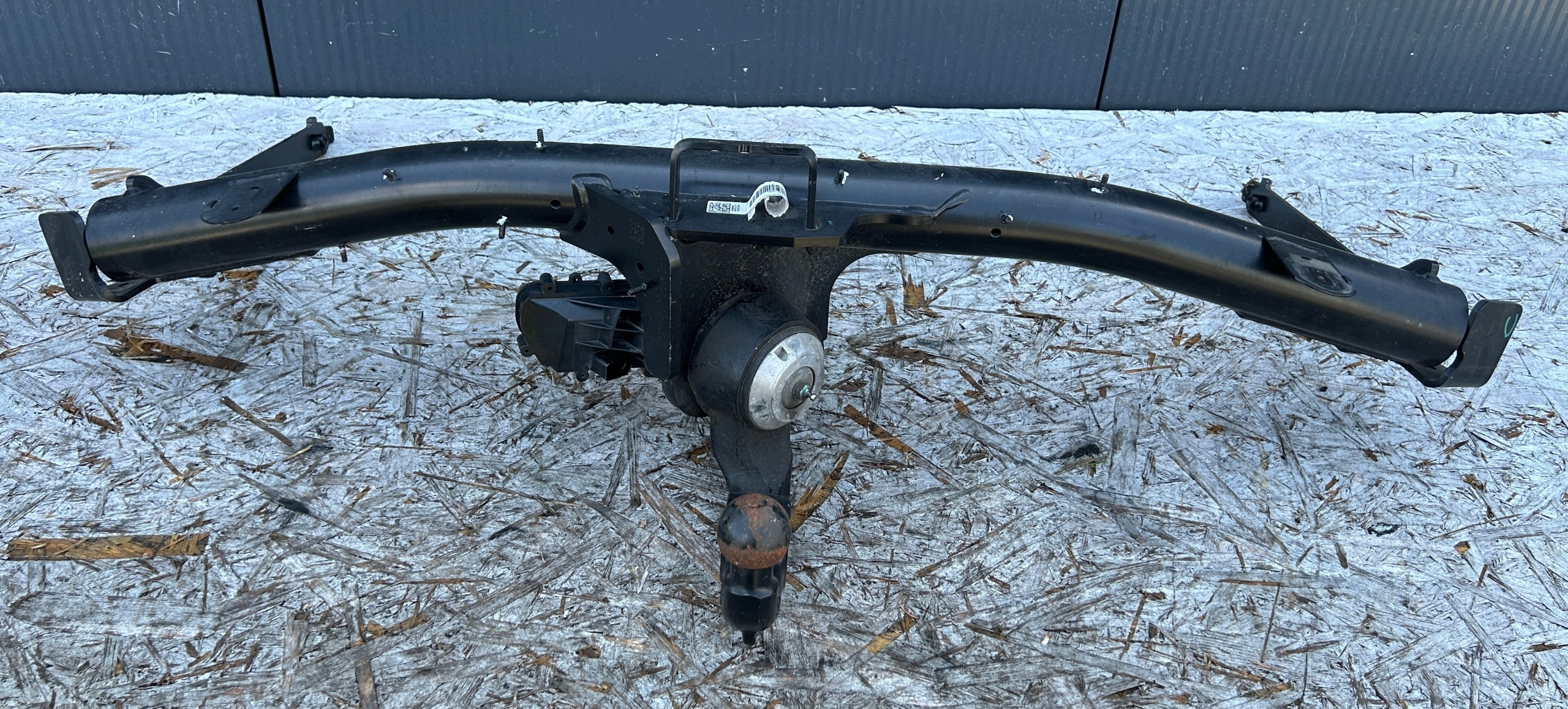 tow original AUDI Q3 II 83A 83A800495B