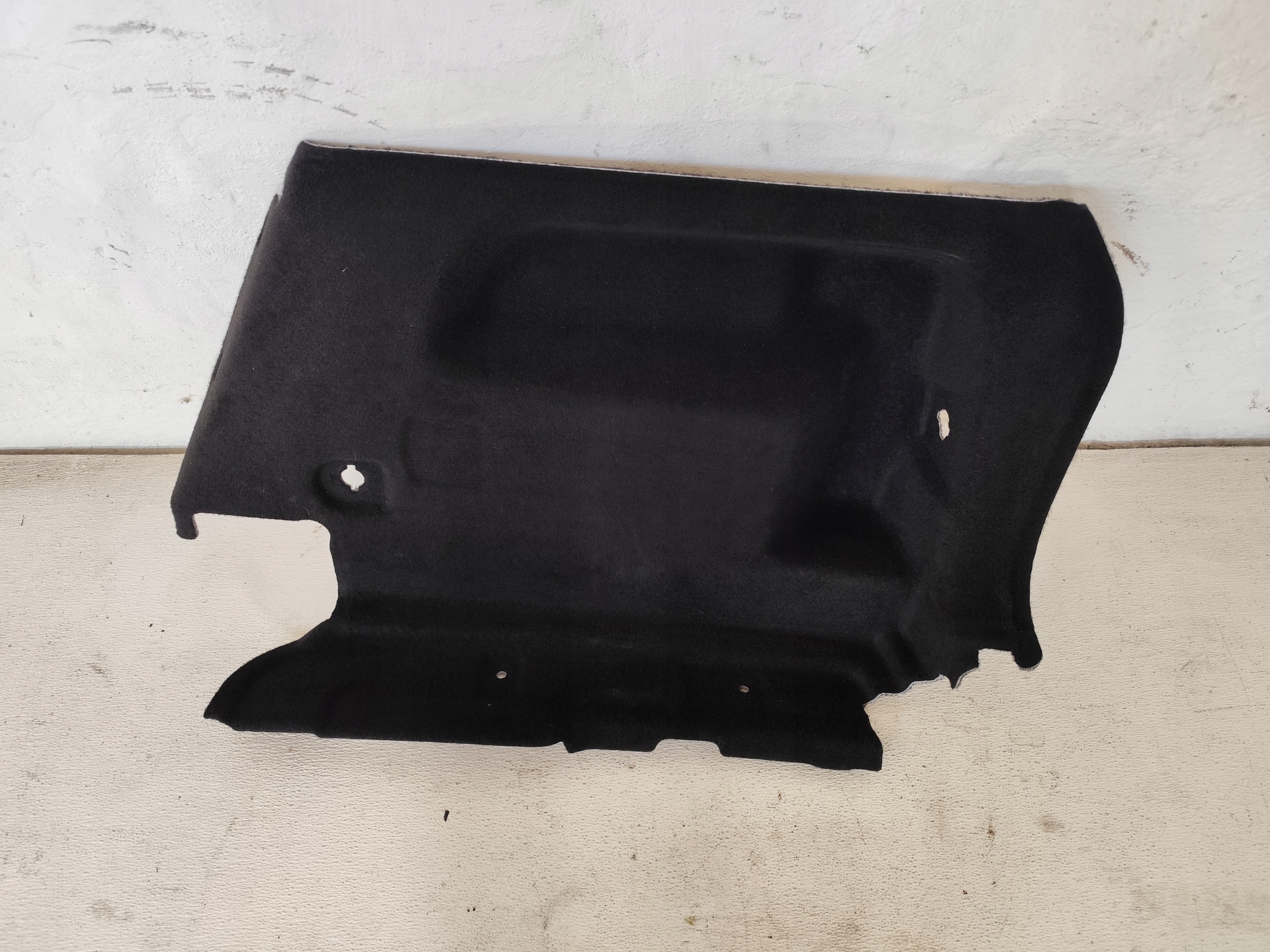 MERCEDES B KLASA W247 2019 boot upholstery right