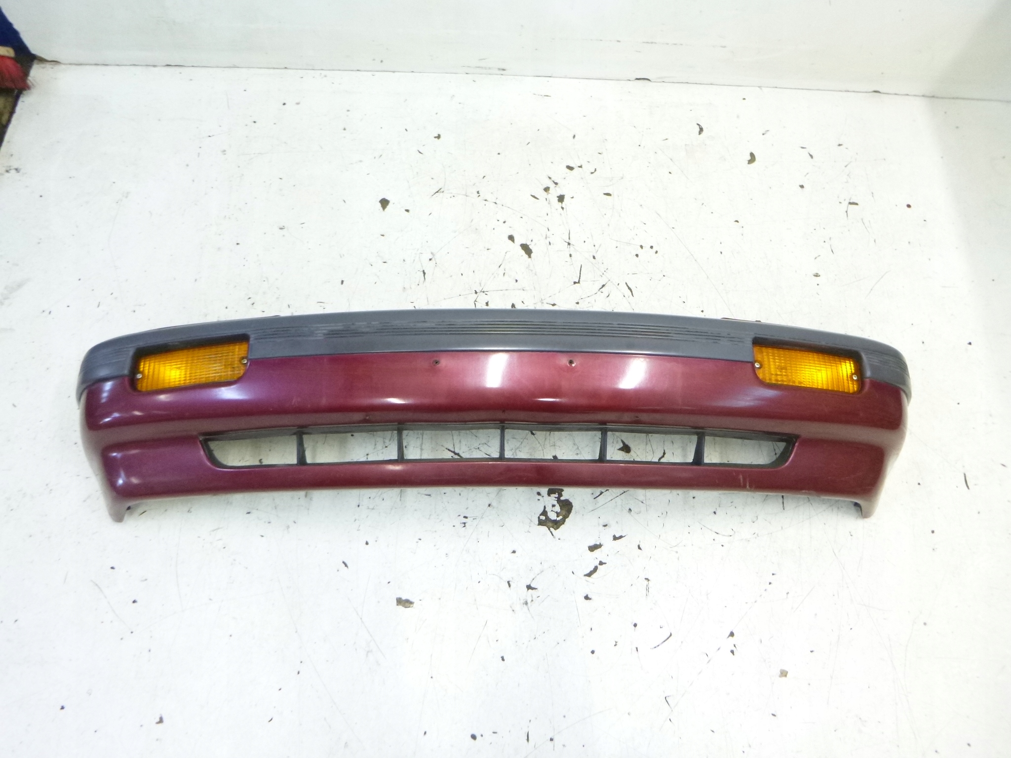 Frontstoßstange Chrysler Saratoga 1991r.