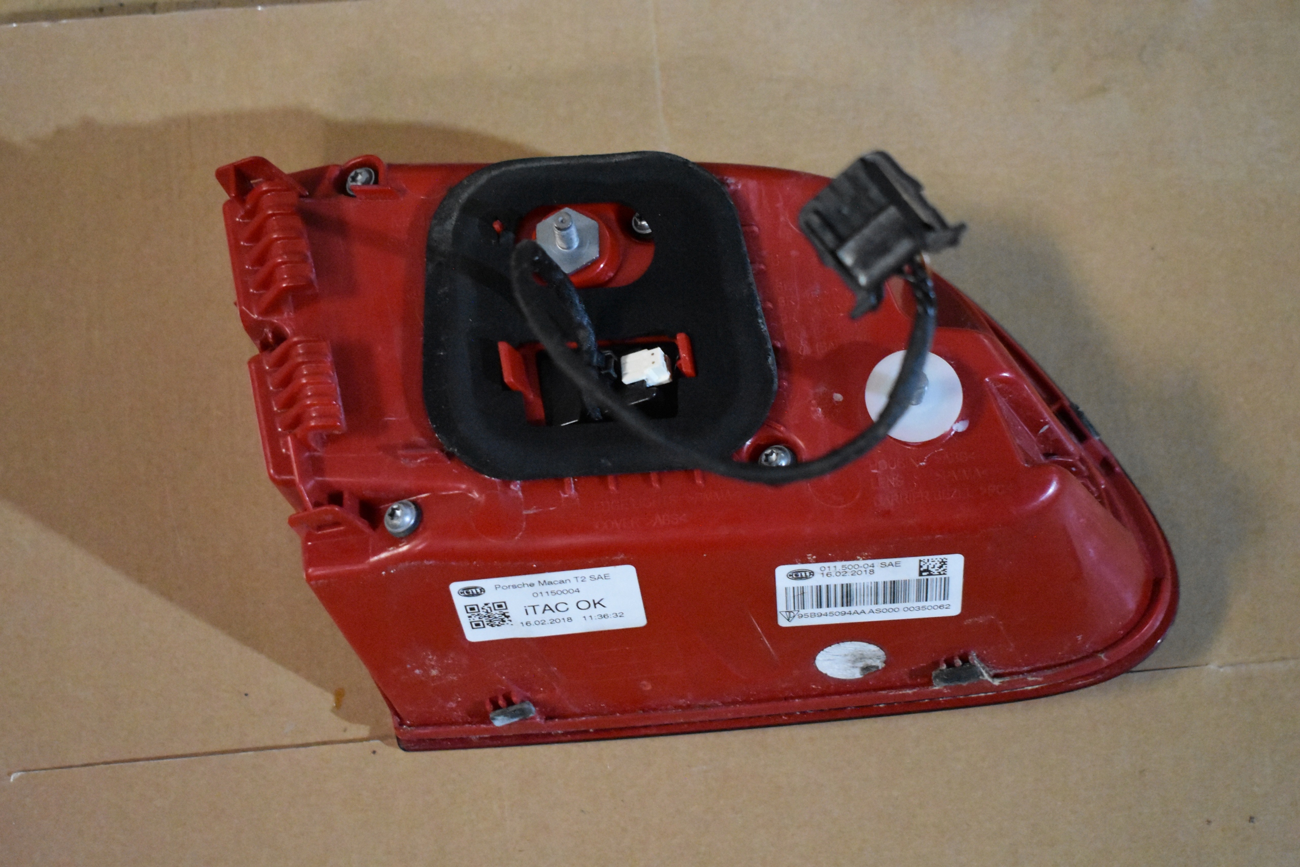 IDEALNA light right rear part rear to the bonnet PORSCHE MACAN 1