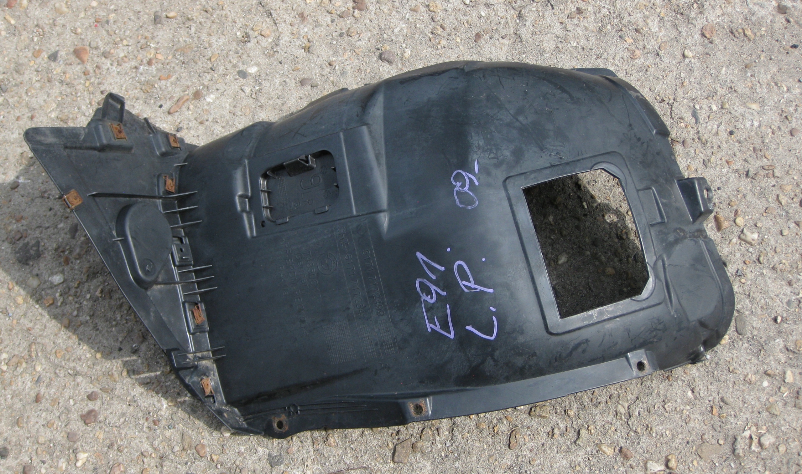 BMW E91 2.0 D 09R mudguard left front 7172541