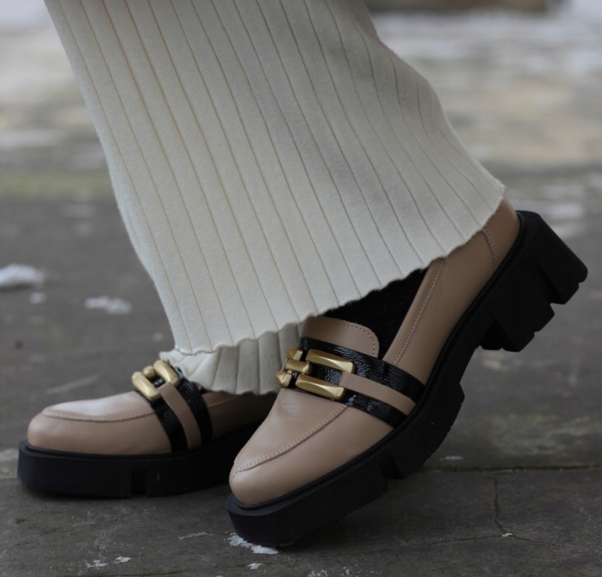 SKÓRA NATURALNA _ Beżowe czarne mokasyny SAWAY Marka Saway