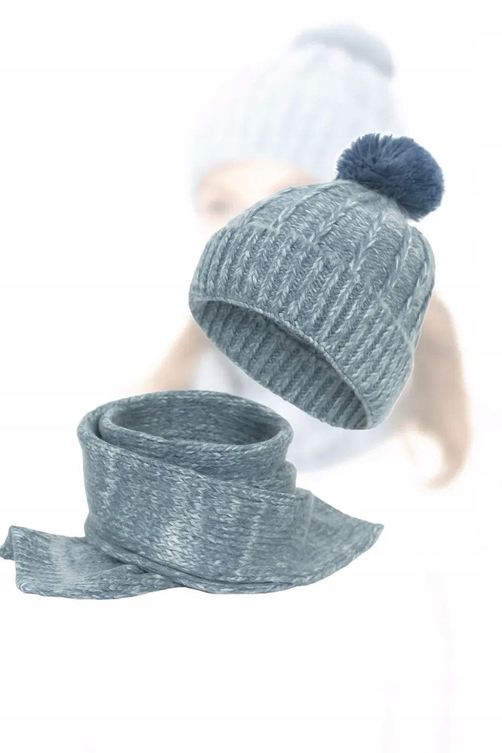 Dámský zimní komplet PolarFashion Čepice Modrá s Pomponem a šálou W475C