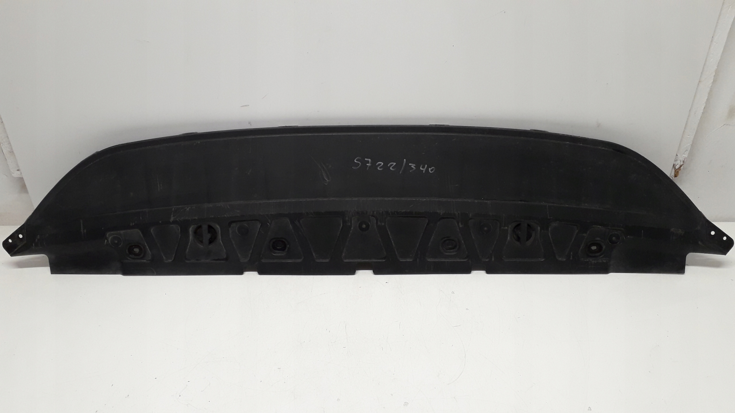 SKODA SUPERB 3 III ЗАХИСНА ПЛАСТИНА ПІД ПЕРЕДНІЙ БАМПЕР