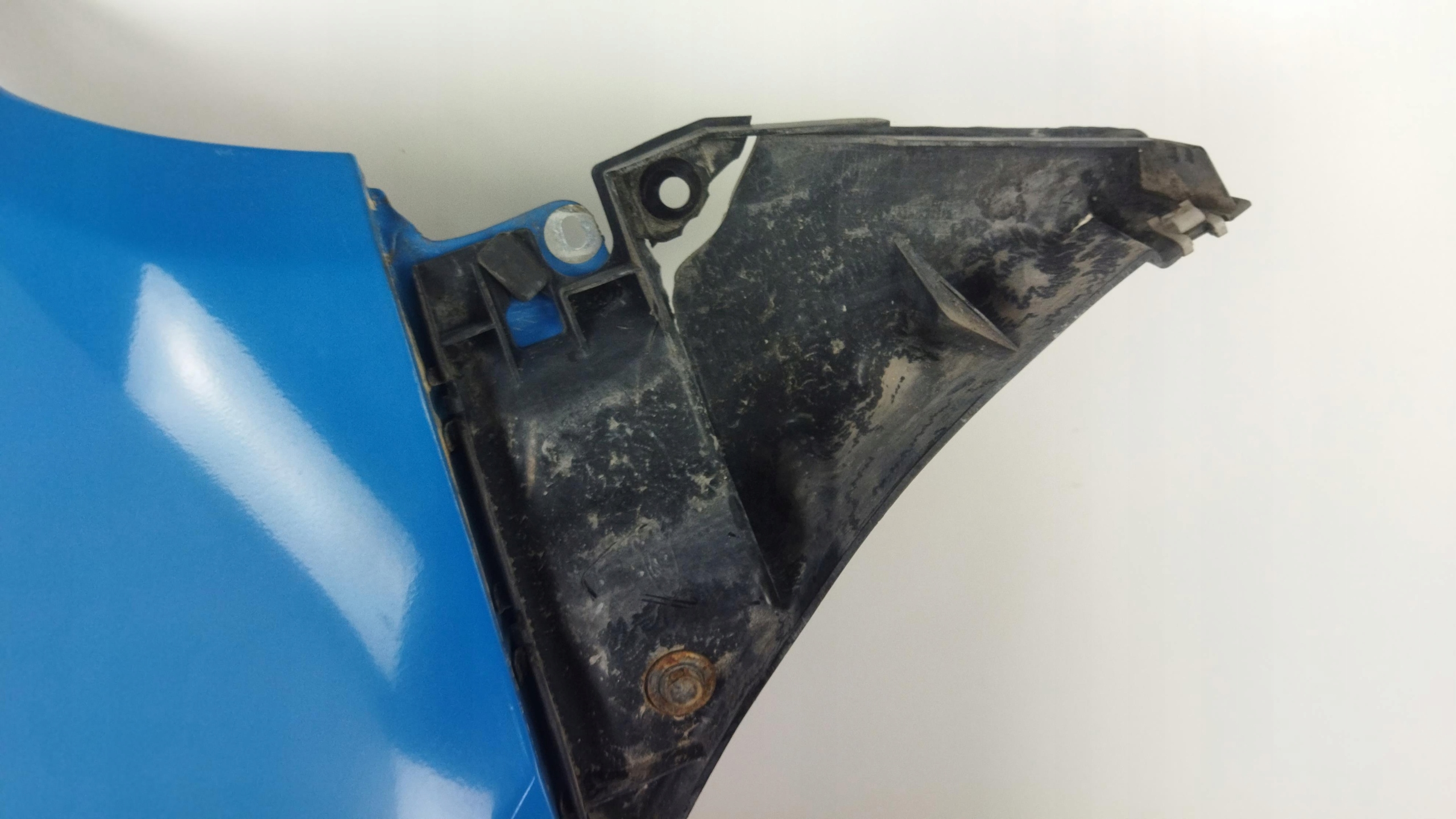 MUSTANG V LIFT 10-14 fender right front front